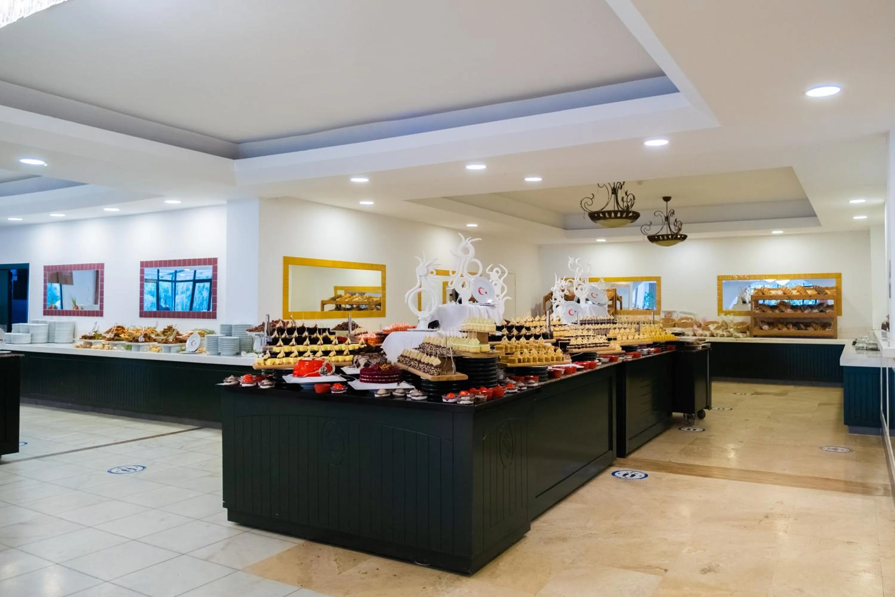 Restaurant/places to eat in Sural Hotel