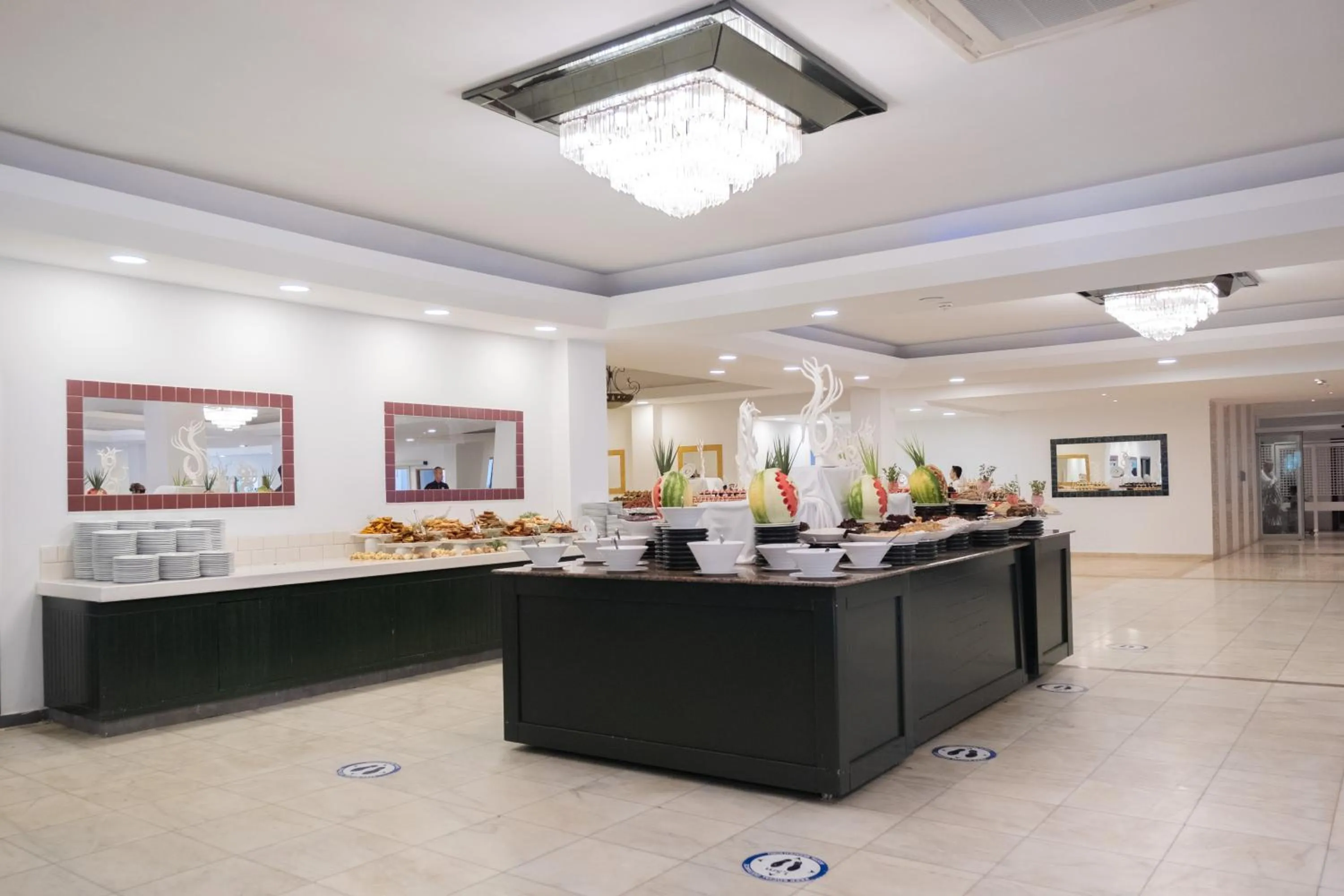 Restaurant/places to eat in Sural Hotel