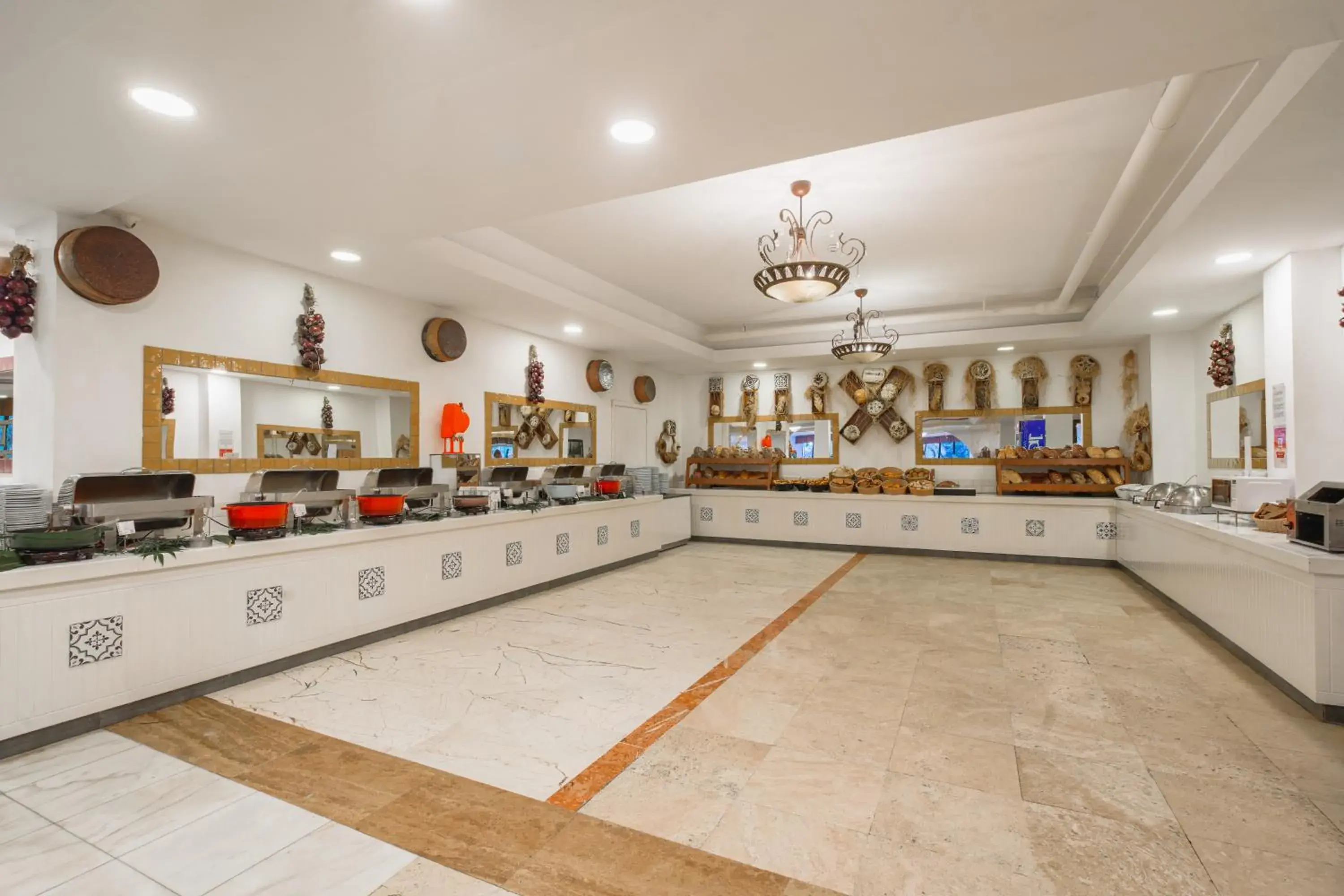 Restaurant/places to eat in Sural Hotel Restaurant/places to eat in Sural Hotel