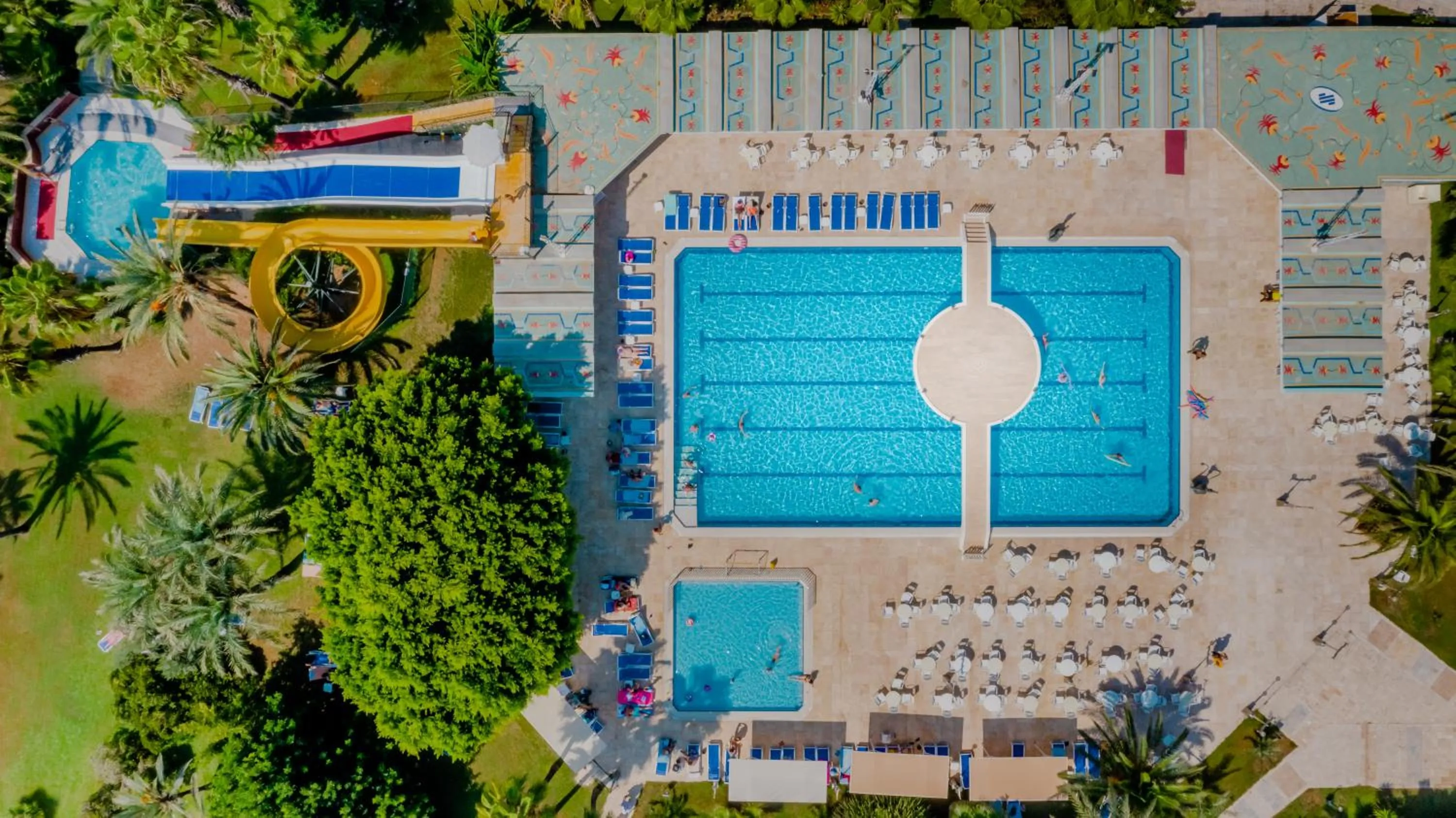 Swimming pool in Sural Hotel