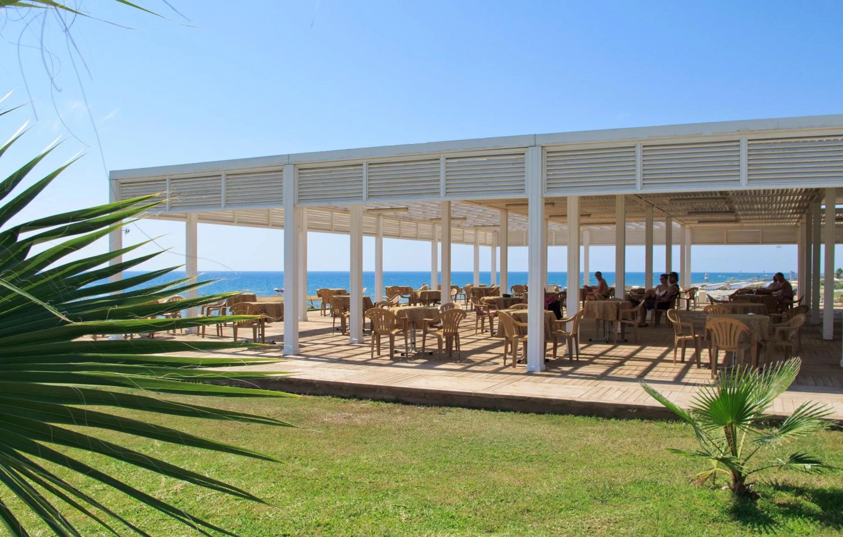 Restaurant/places to eat in Sural Garden Hotel