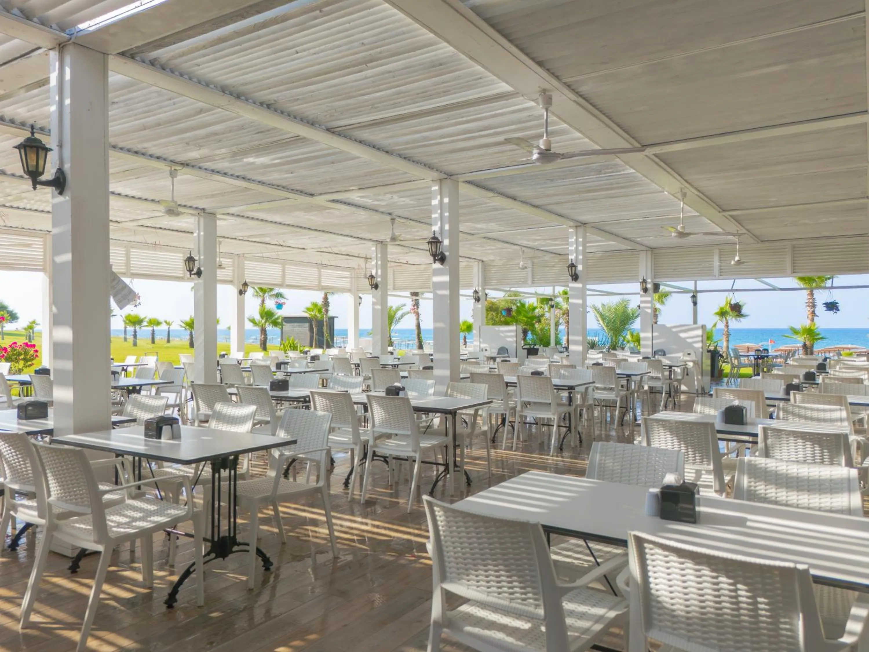 Restaurant/places to eat in Sural Garden Hotel