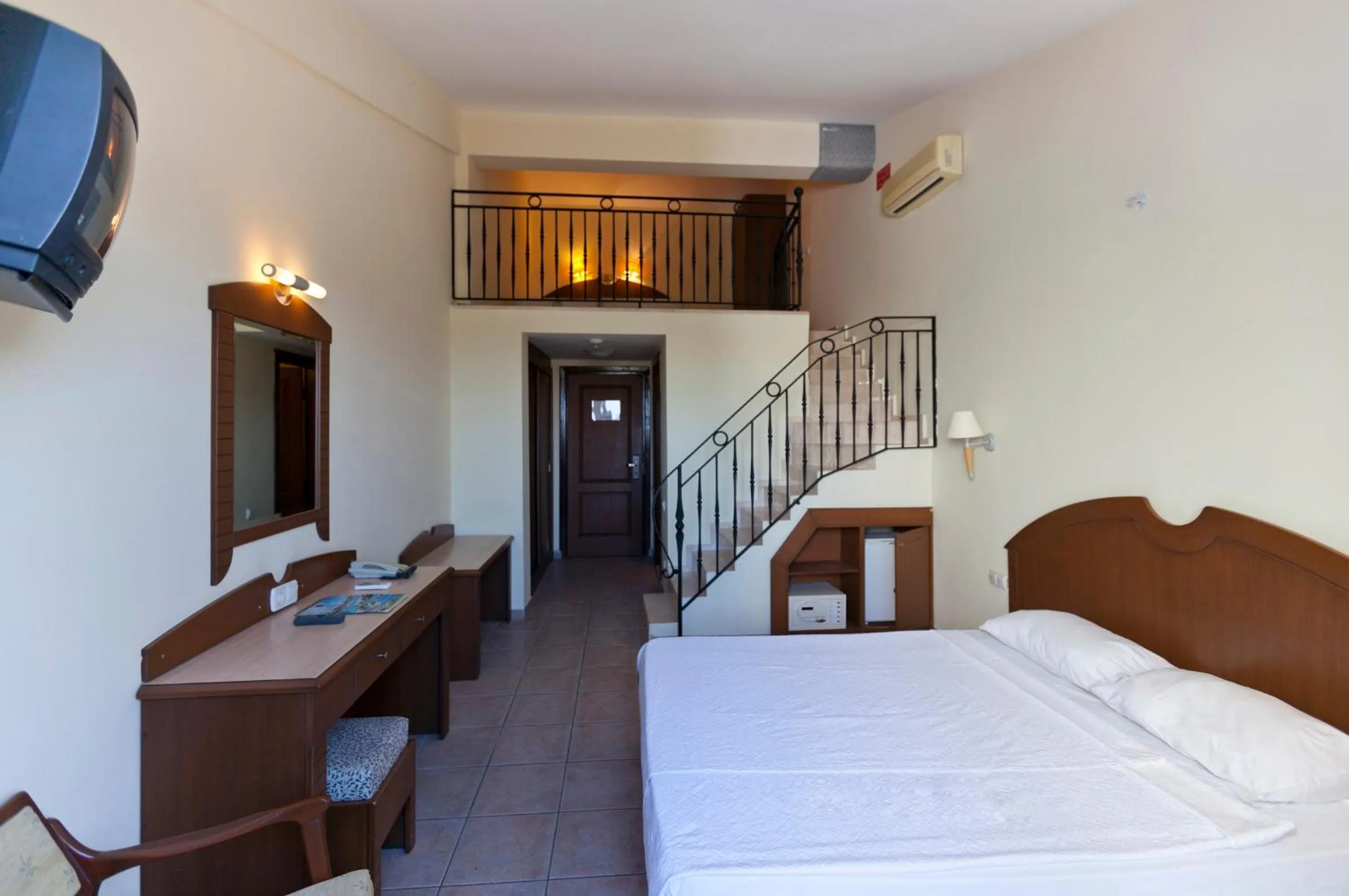 Bedroom, Bed in Sural Garden Hotel