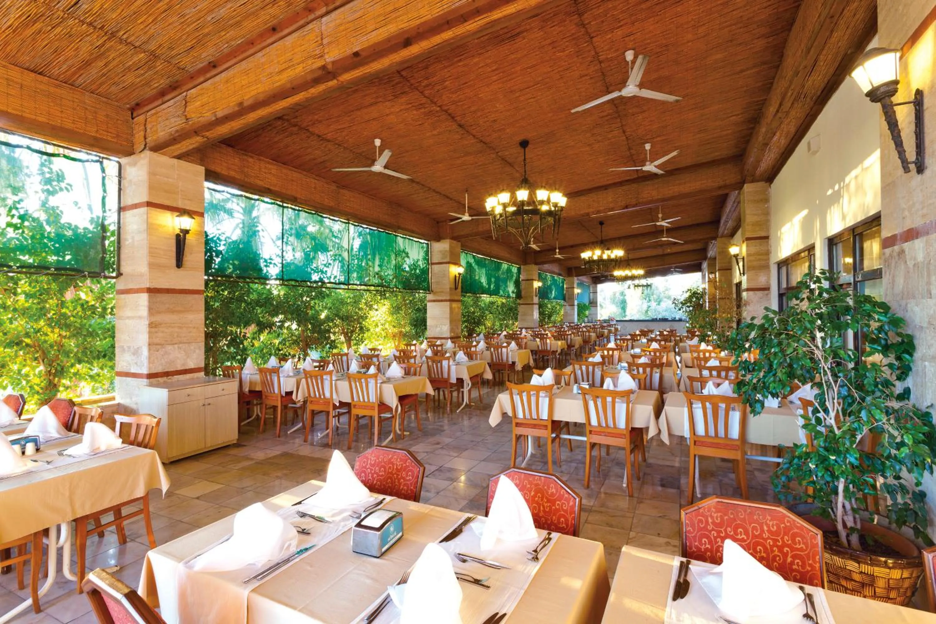 Restaurant/places to eat in Sural Garden Hotel