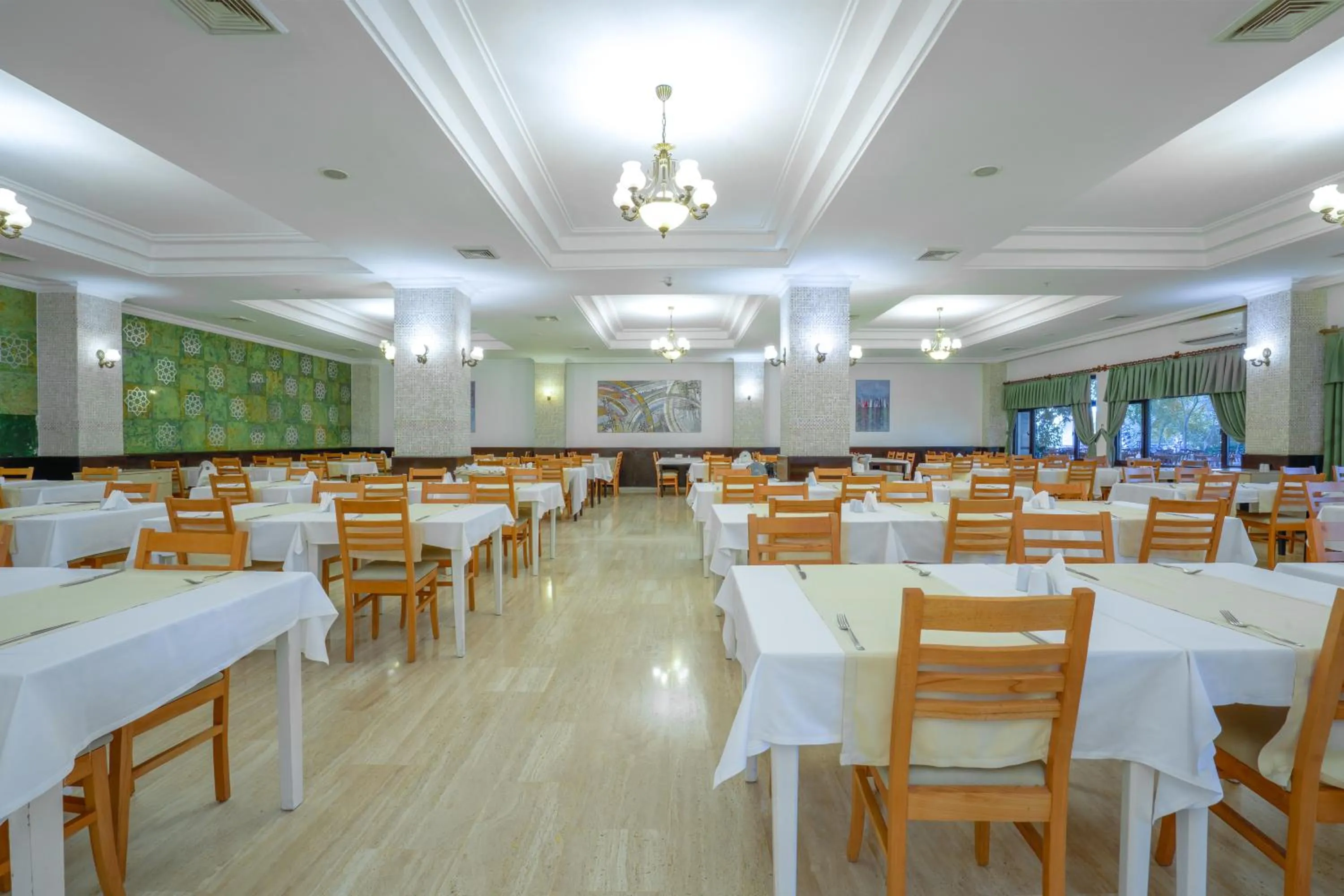 Restaurant/places to eat in Sural Garden Hotel
