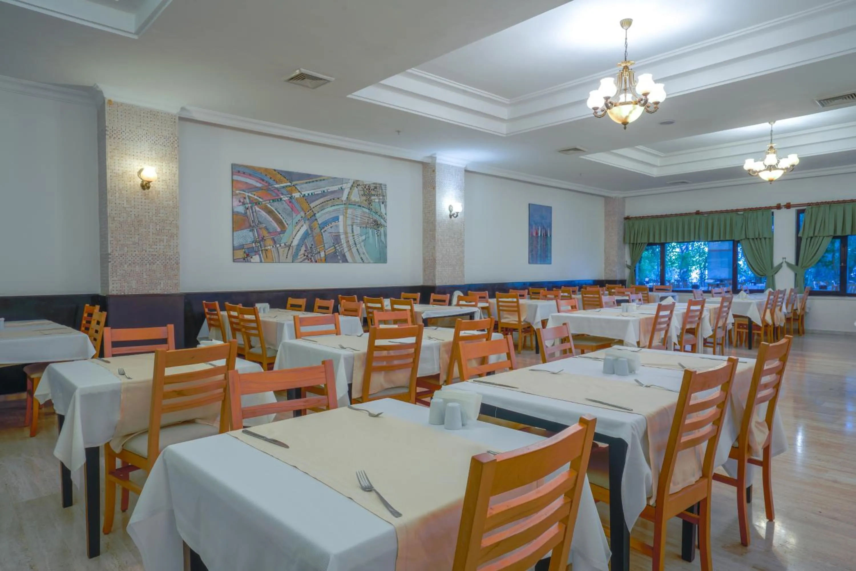 Restaurant/places to eat in Sural Garden Hotel