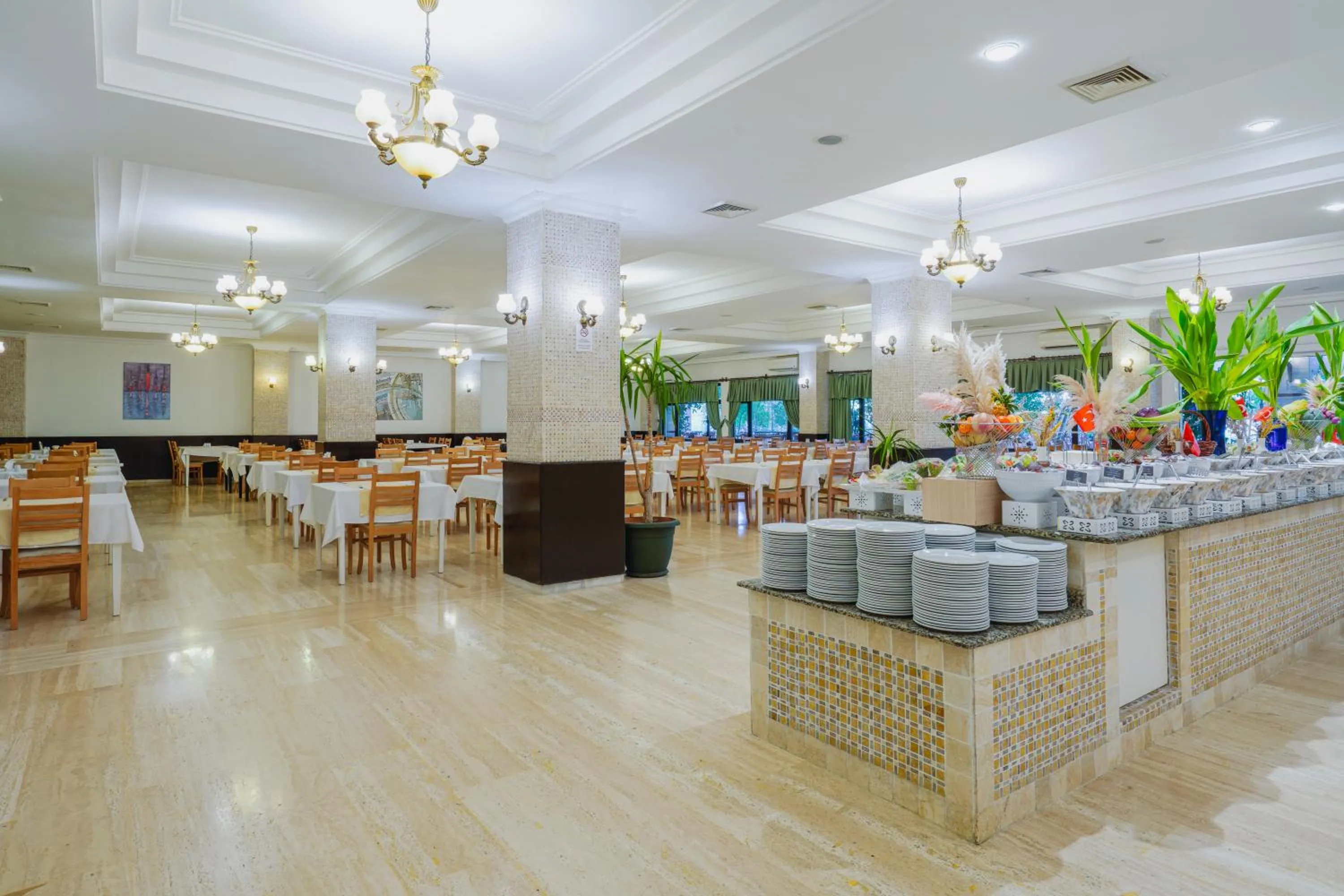 Restaurant/places to eat in Sural Garden Hotel