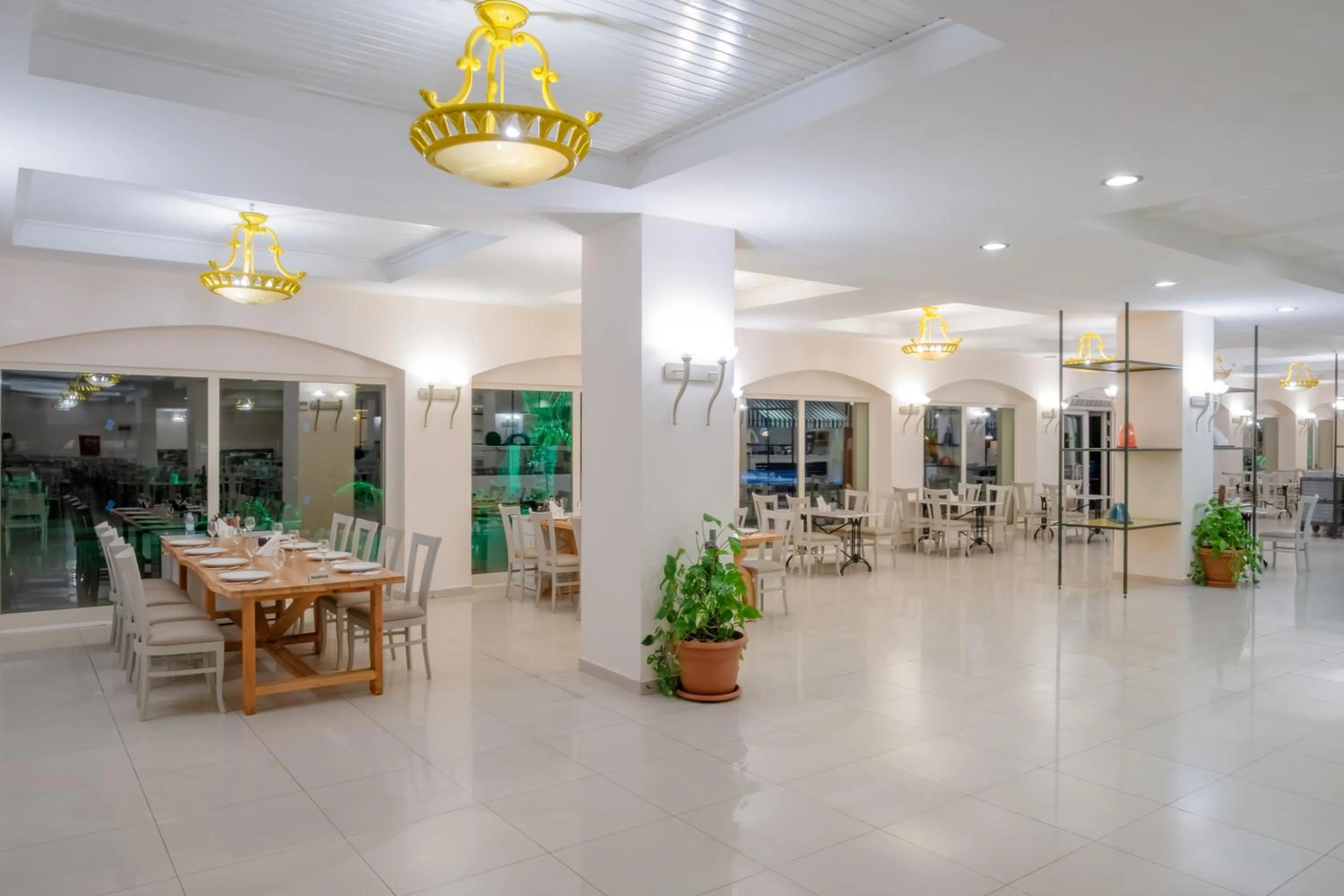 Restaurant/places to eat in Sural Resort Hotel