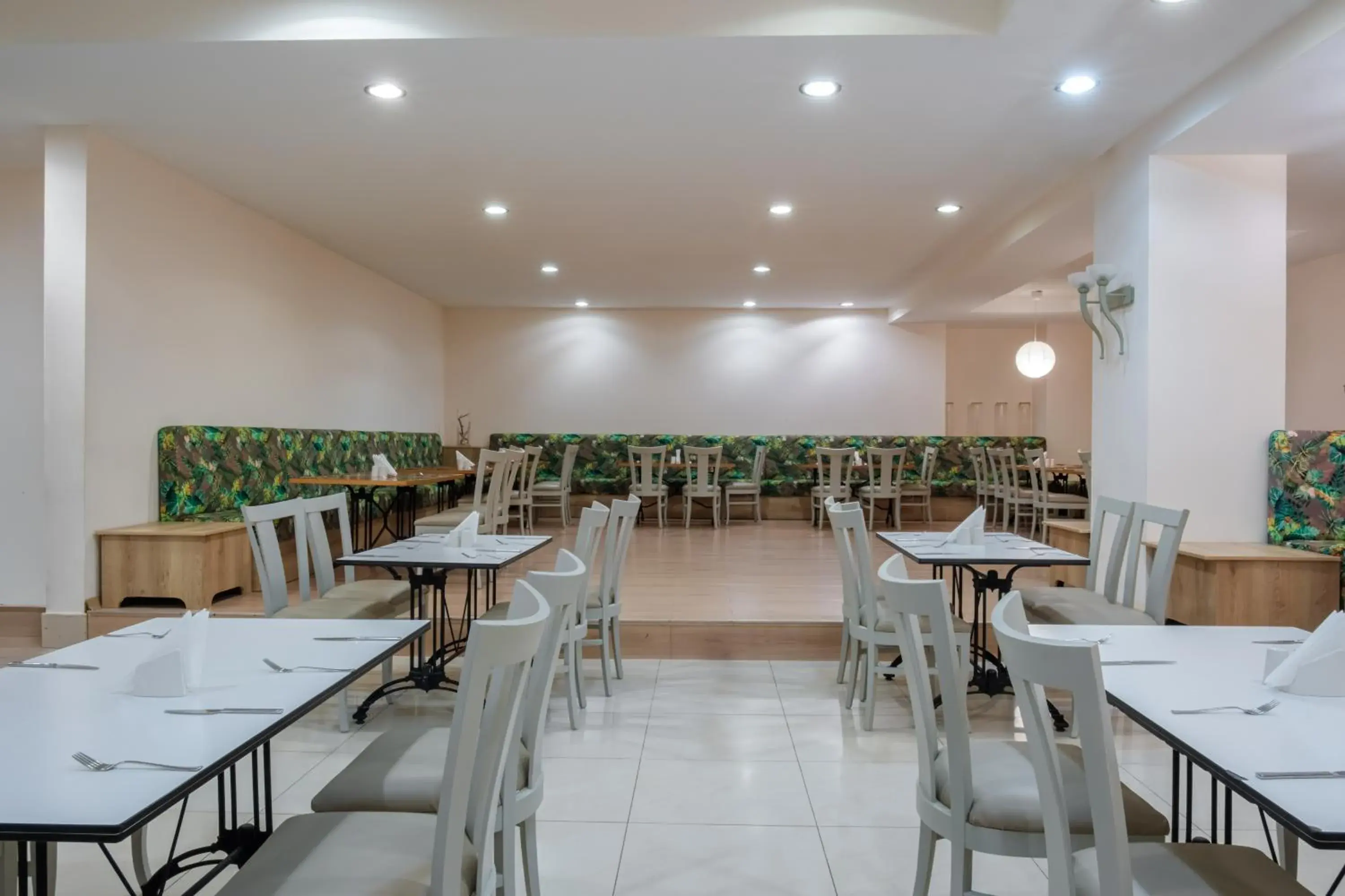 Restaurant/places to eat in Sural Resort Hotel Restaurant/places to eat in Sural Resort Hotel