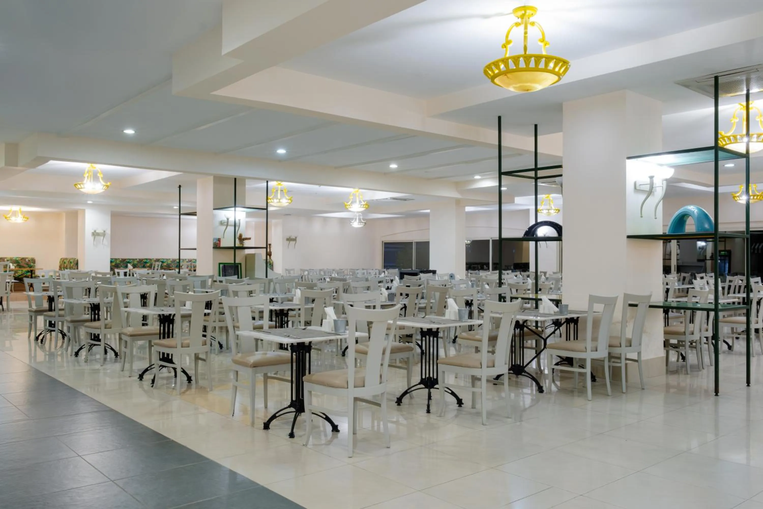 Restaurant/places to eat in Sural Resort Hotel