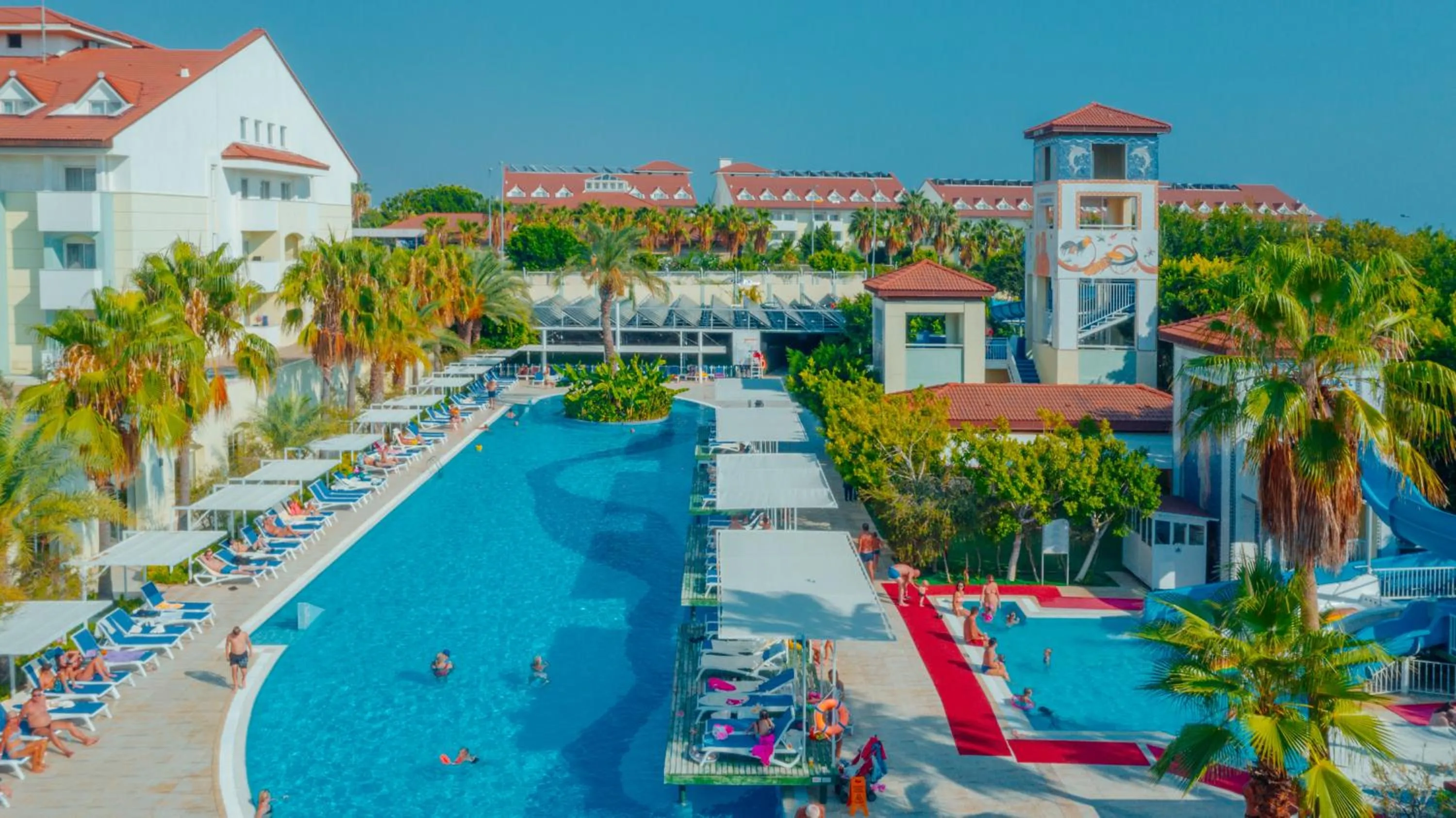 Swimming pool in Sural Resort Hotel