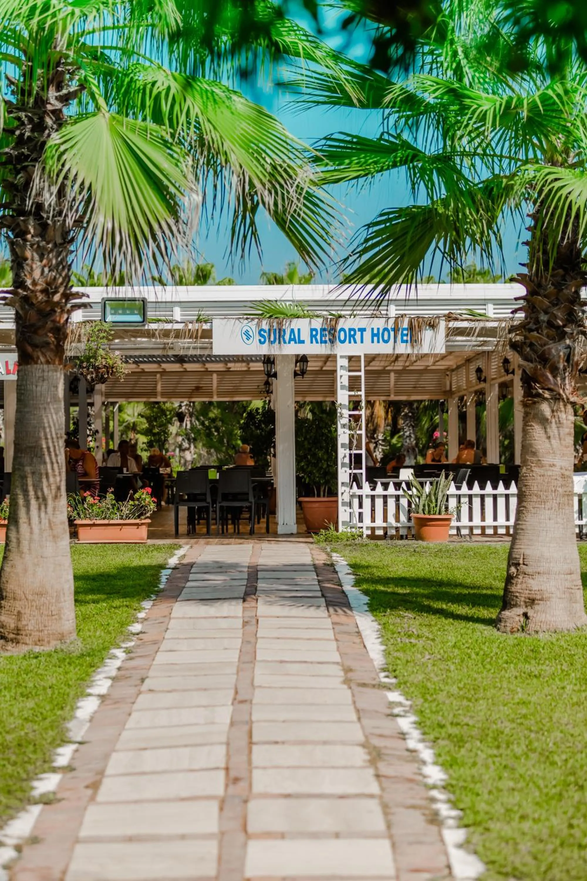 Restaurant/places to eat in Sural Resort Hotel