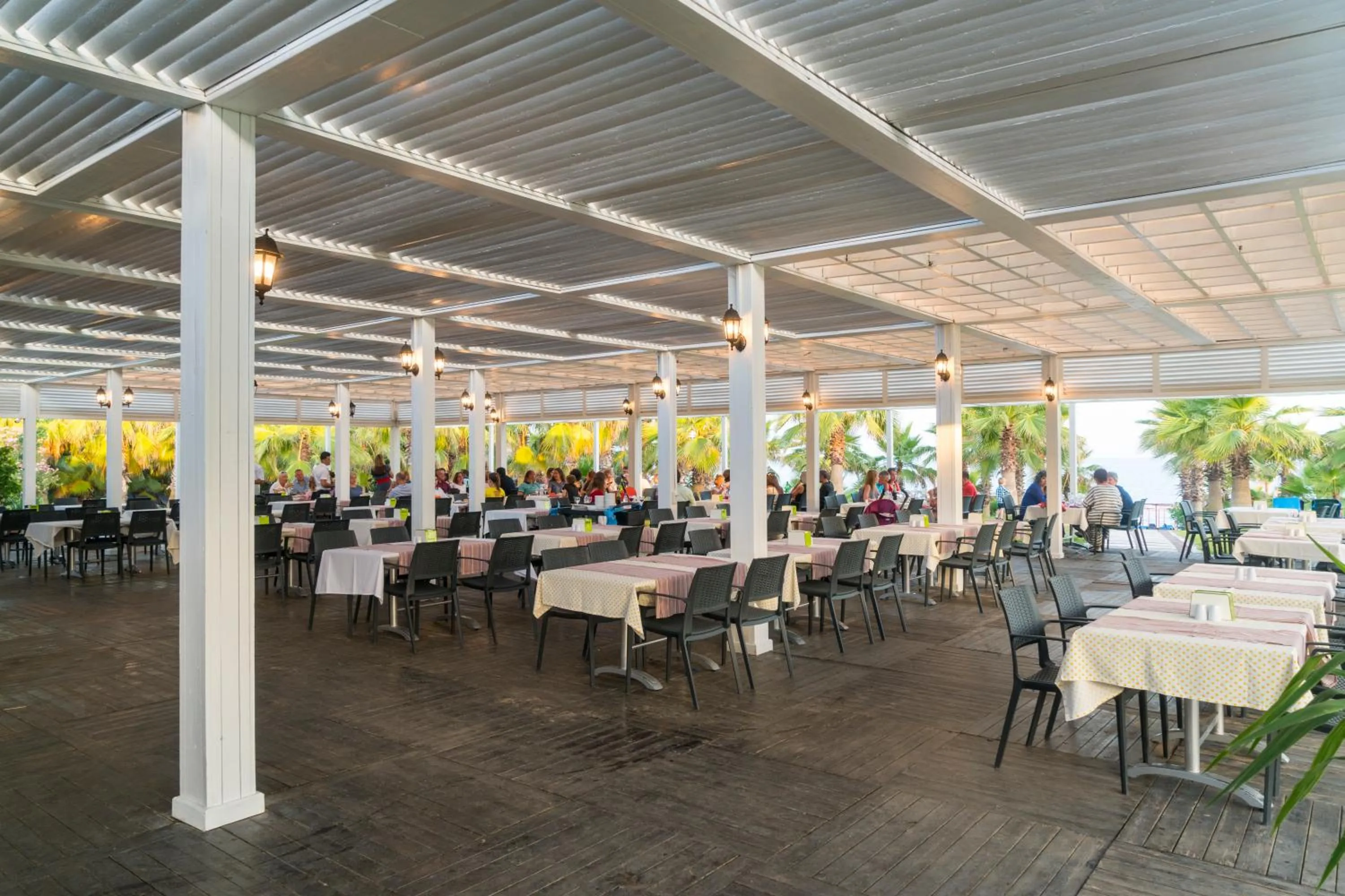 Restaurant/places to eat in Sural Resort Hotel