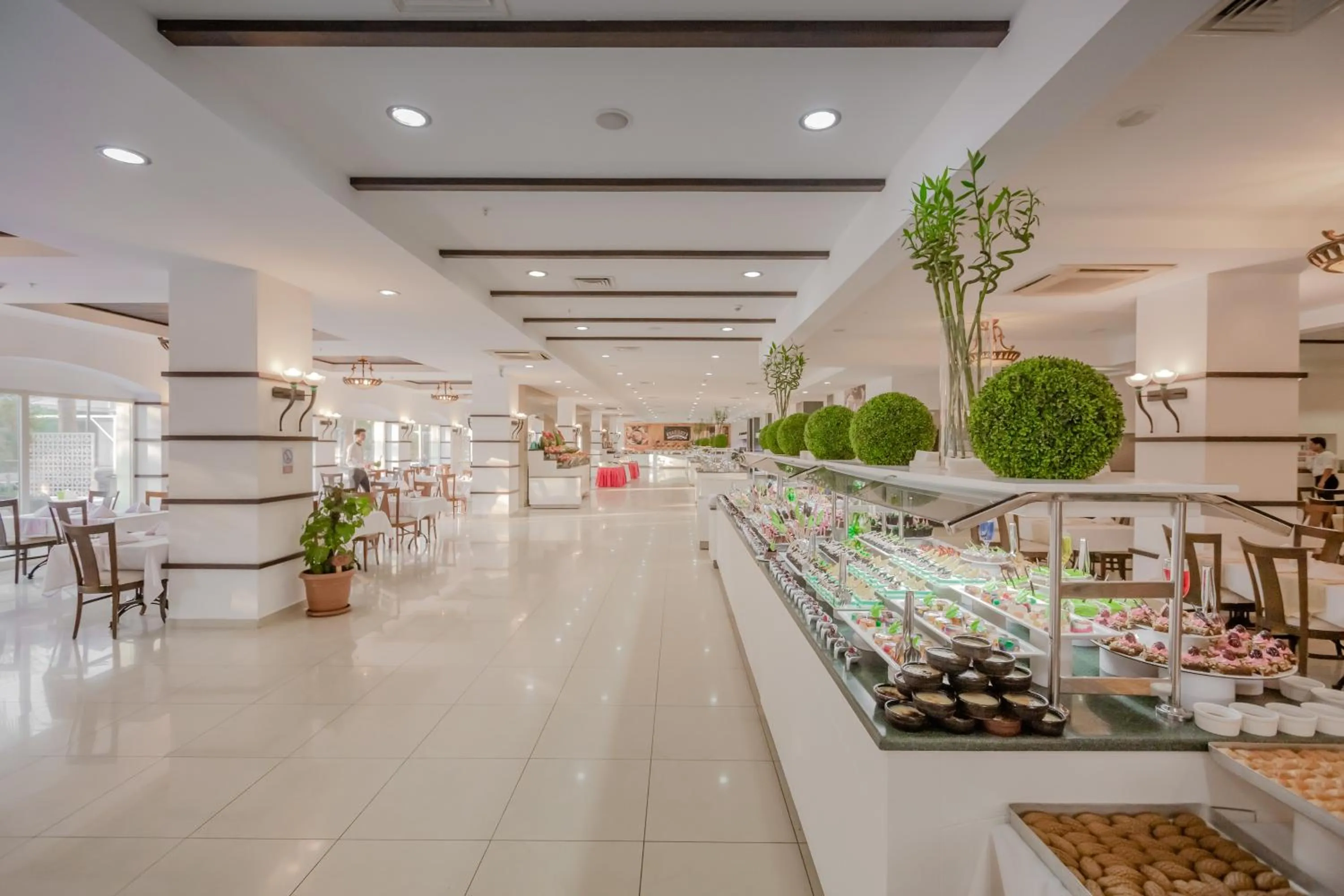 Restaurant/places to eat in Sural Resort Hotel