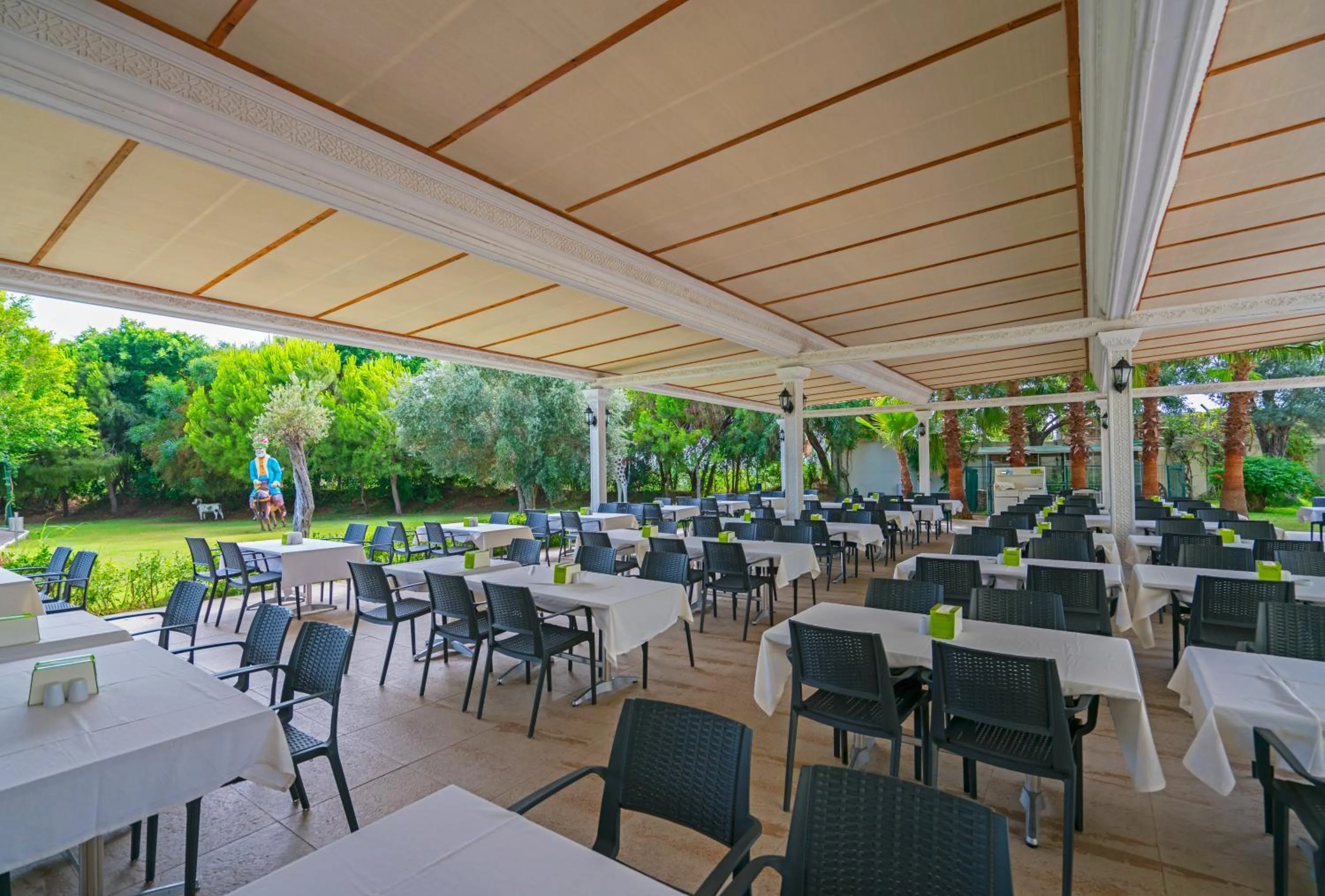 Restaurant/places to eat in Sural Resort Hotel