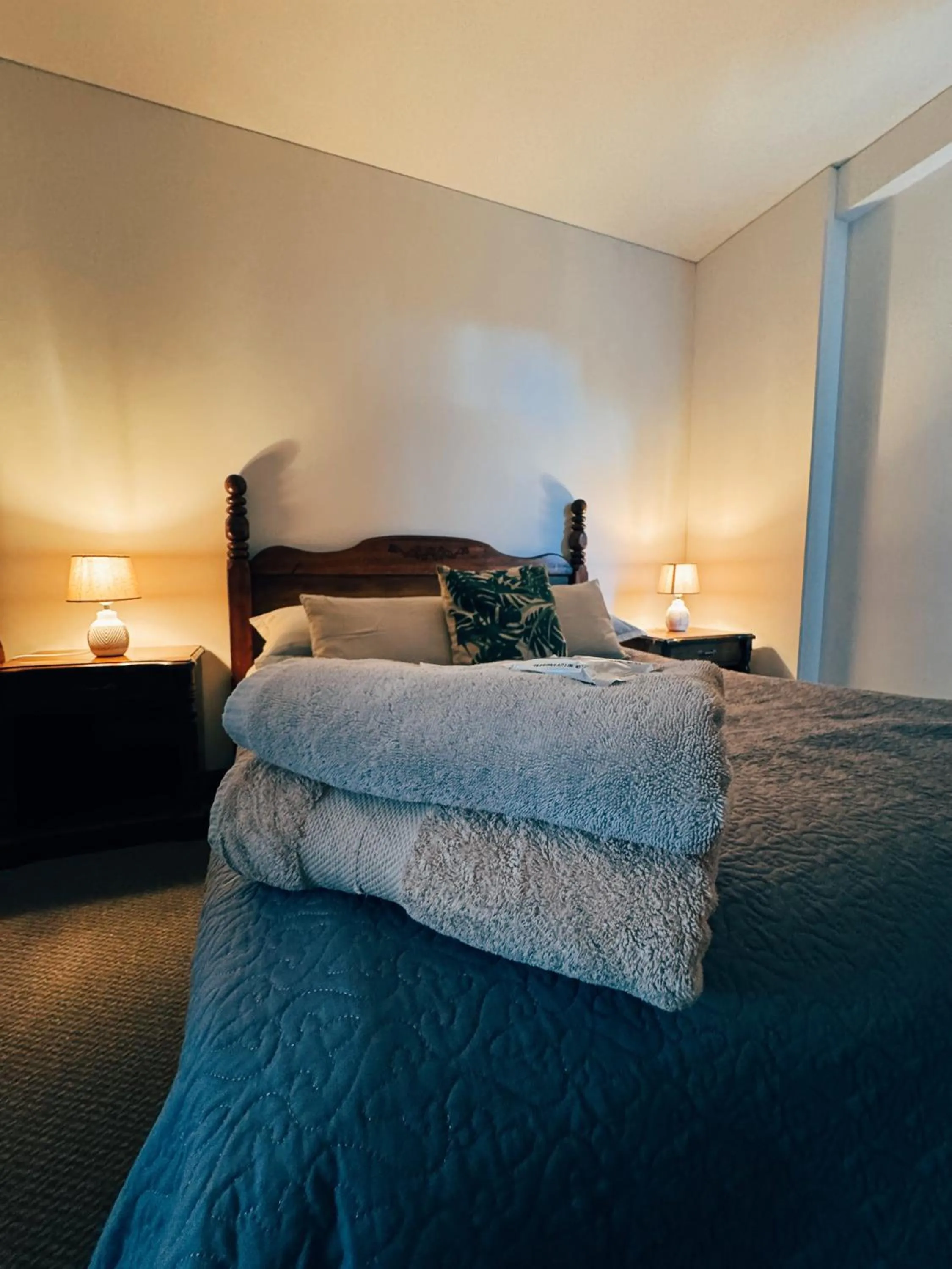 Photo of the whole room, Bed in Inca's Room