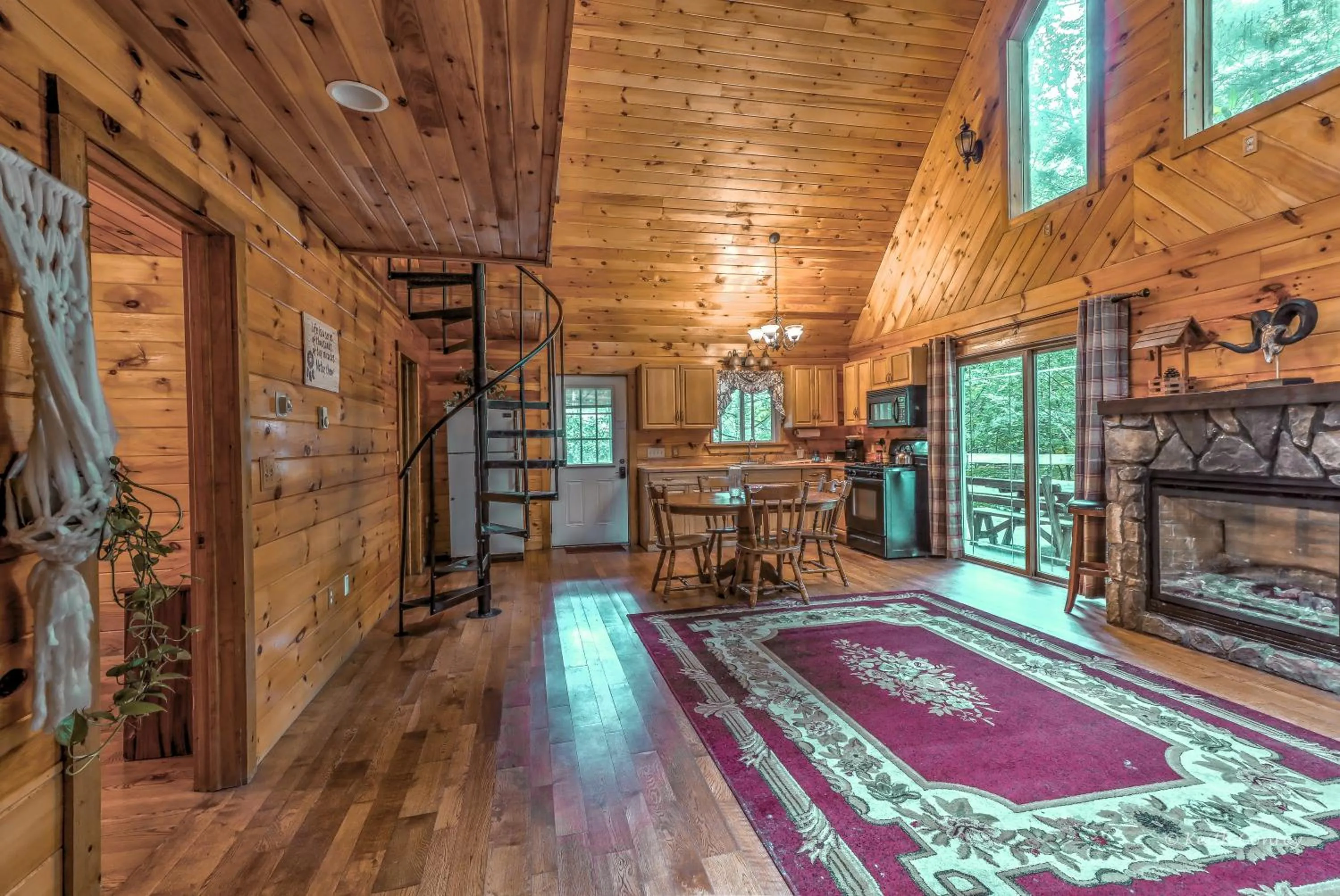 Living room in Magnolia Streamside Resort