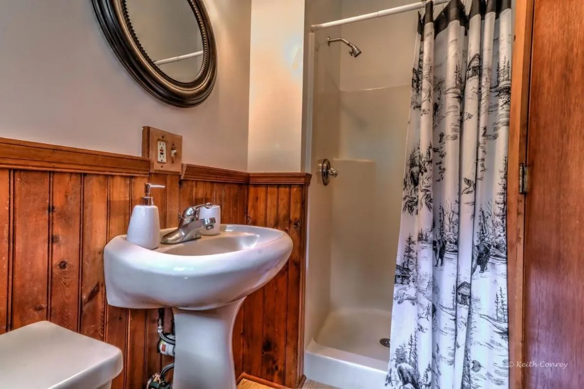 Bathroom in Magnolia Streamside Resort