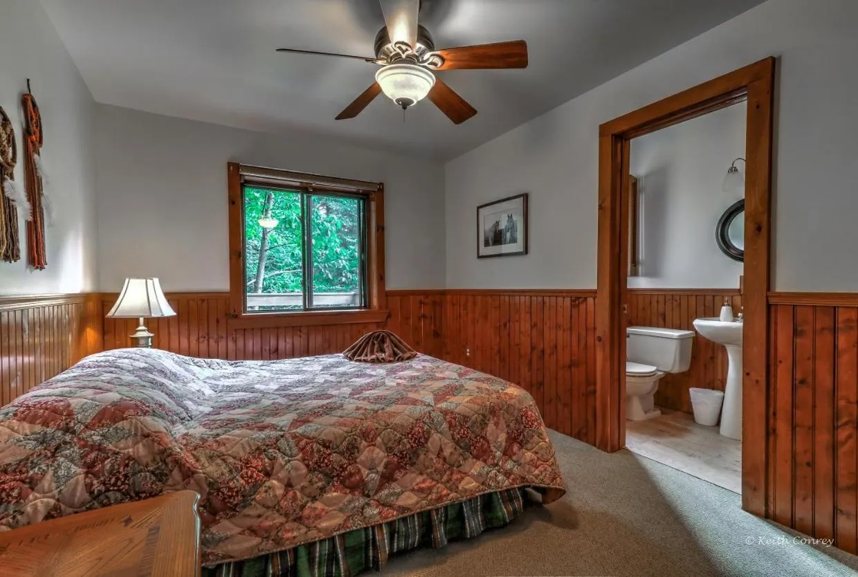 Bedroom, Bed in Magnolia Streamside Resort