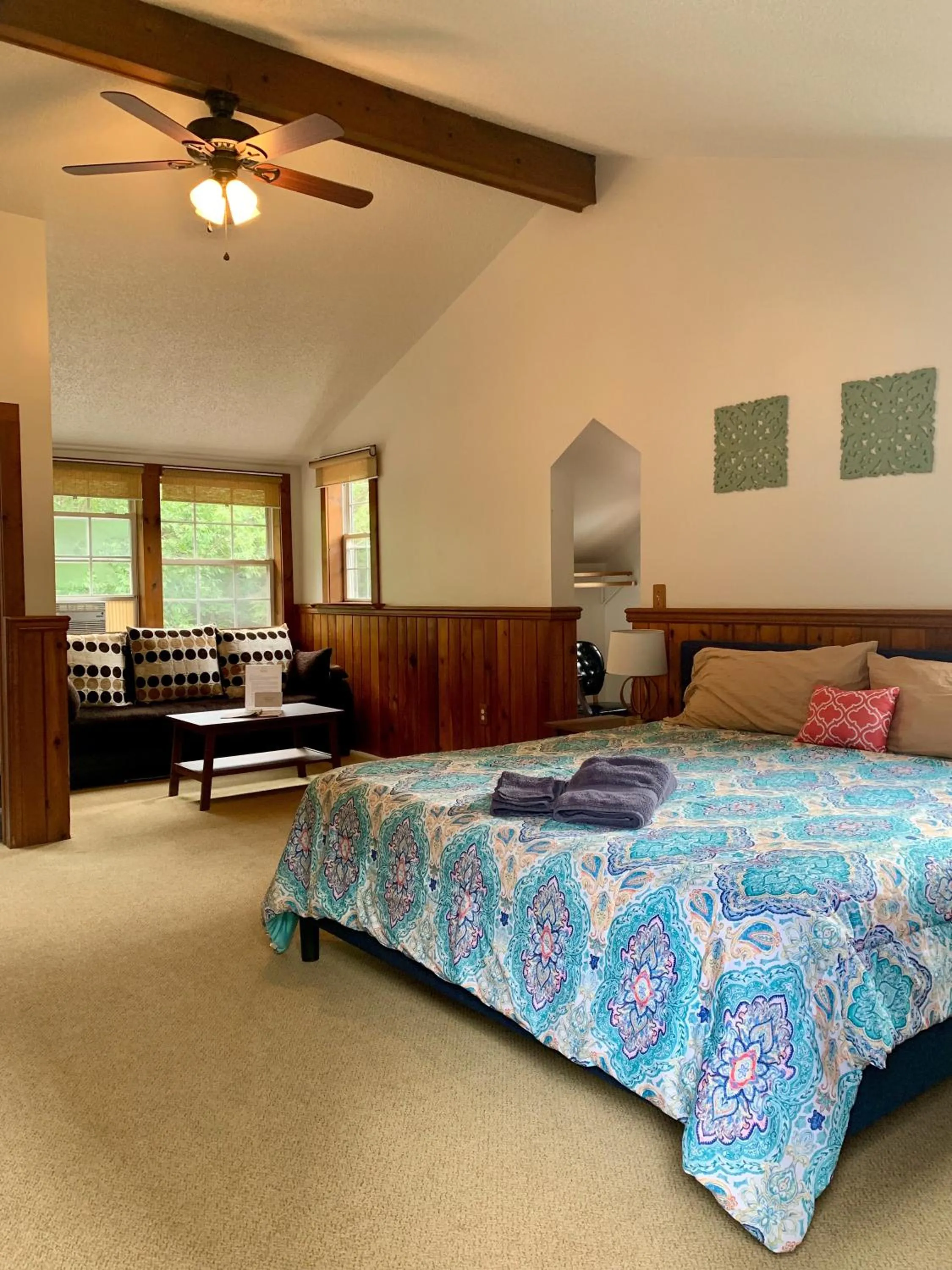 Photo of the whole room, Bed in Magnolia Streamside Resort