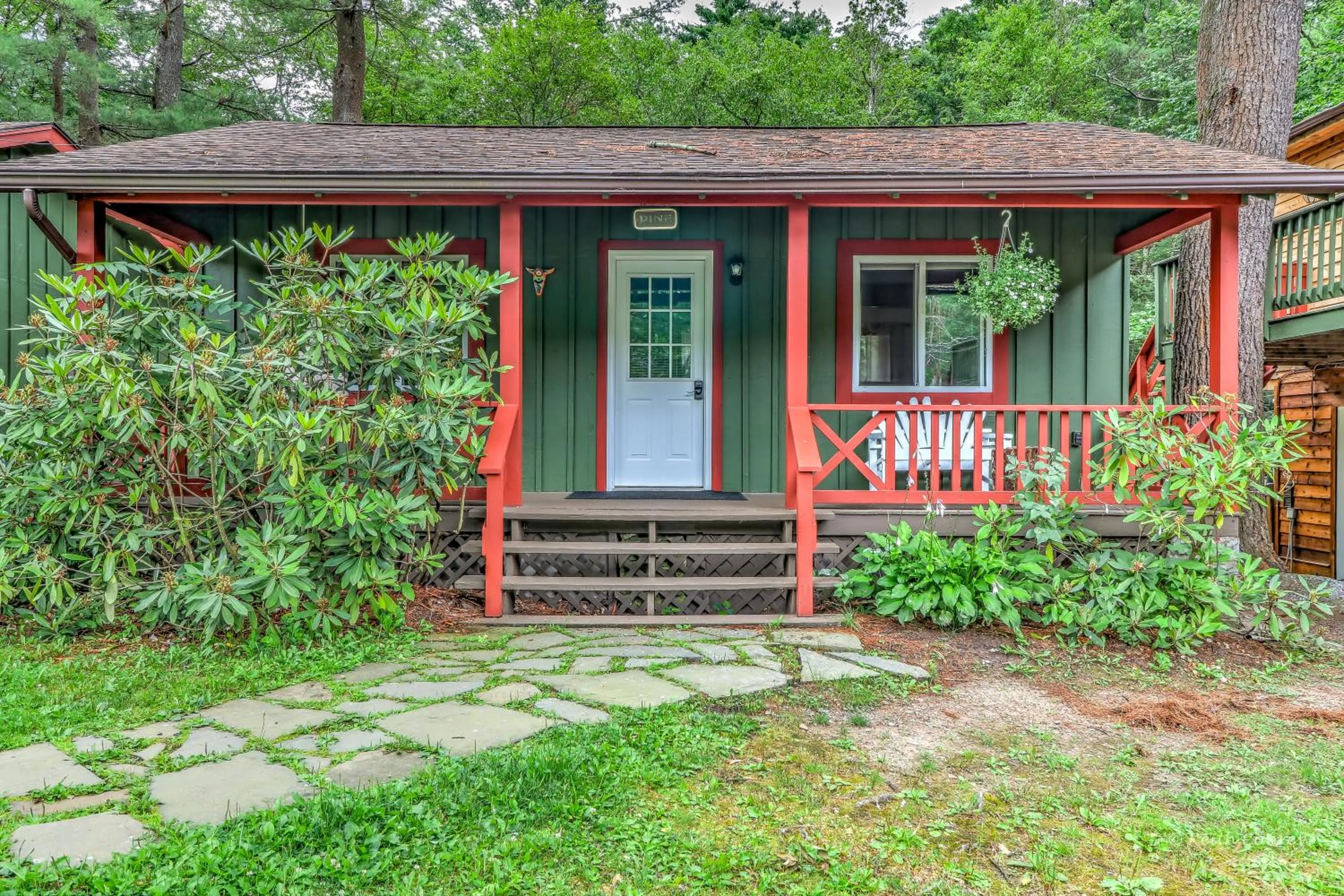 Property building in Magnolia Streamside Resort