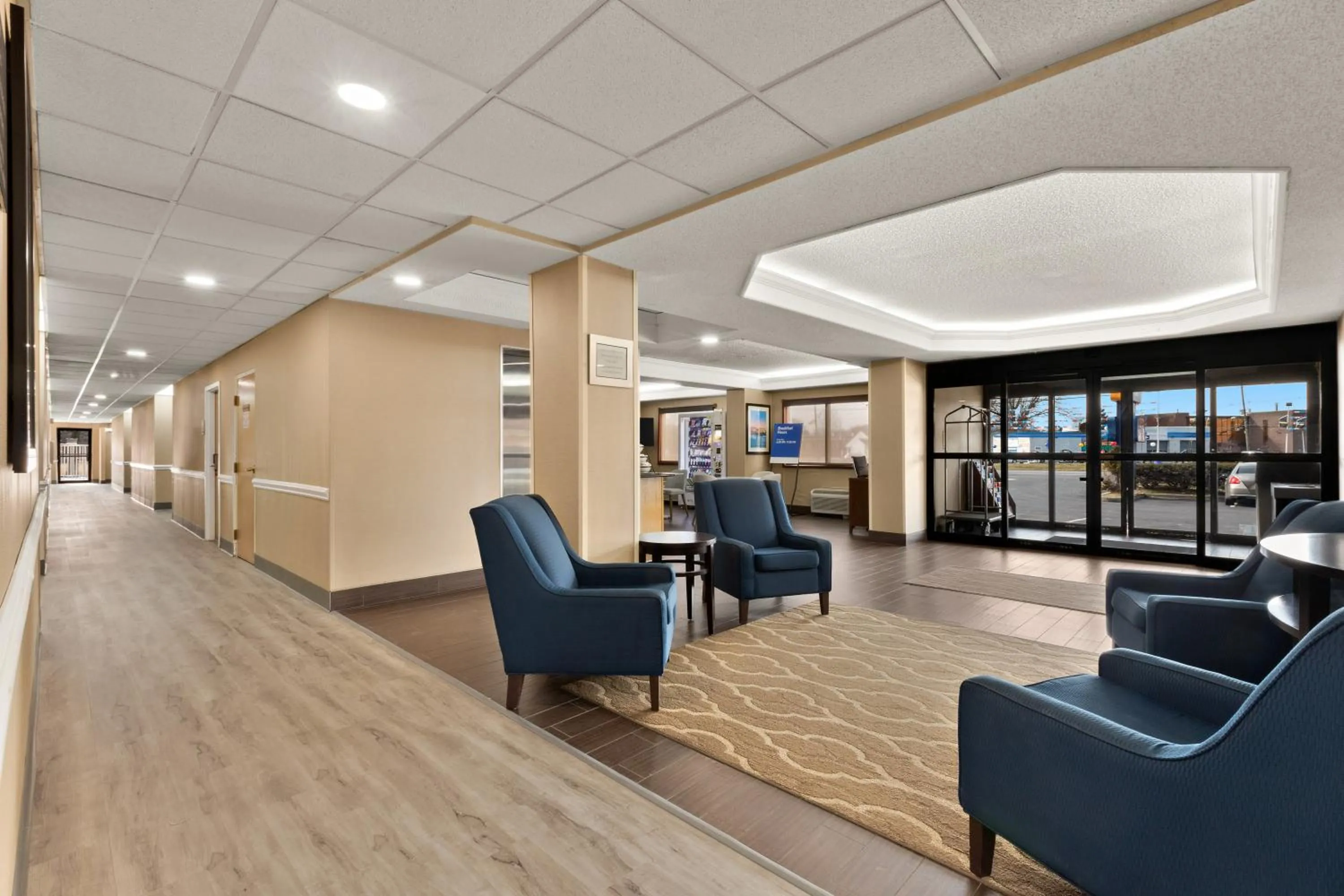 Seating area in Comfort Inn Bordentown near NJ Turnpike