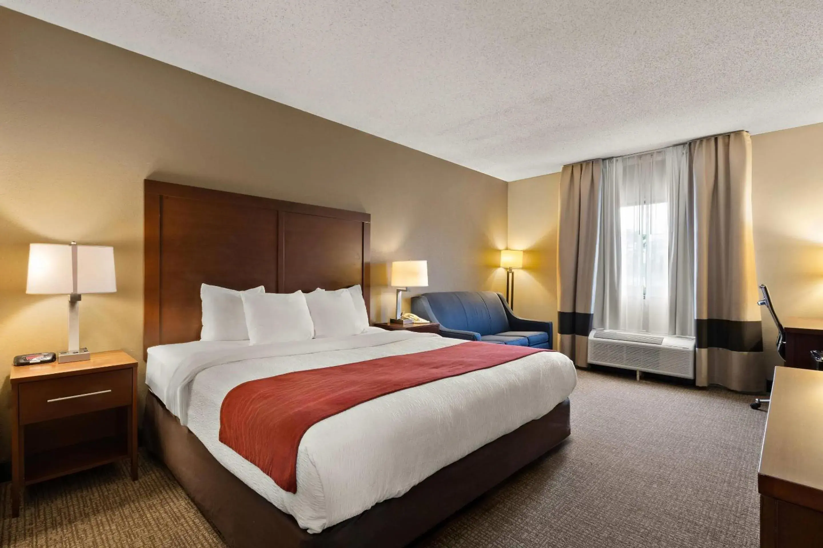 Bedroom, Bed in Comfort Inn Bordentown near NJ Turnpike Bedroom, Bed in Comfort Inn Bordentown near NJ Turnpike