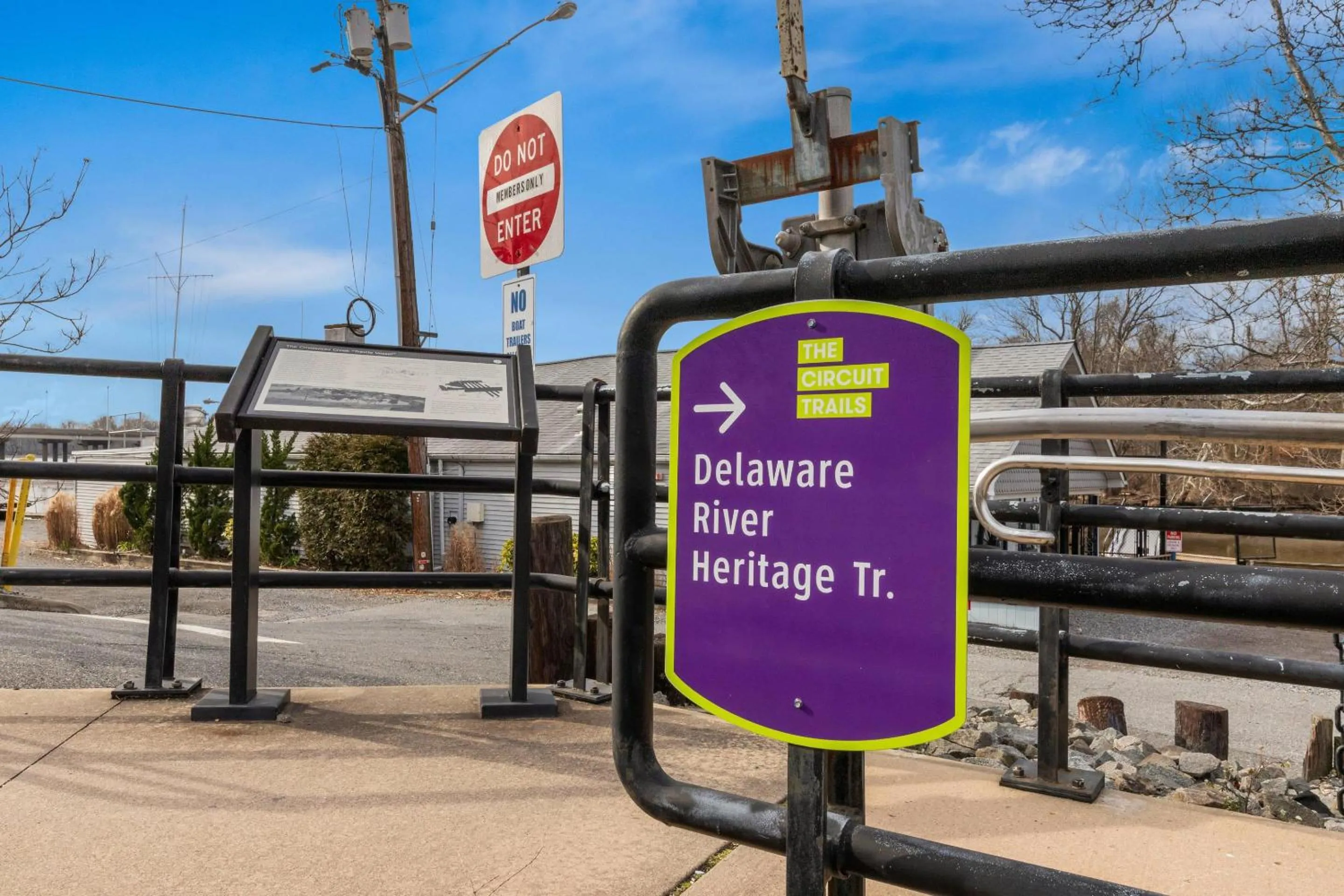 Property building in Comfort Inn Bordentown near NJ Turnpike