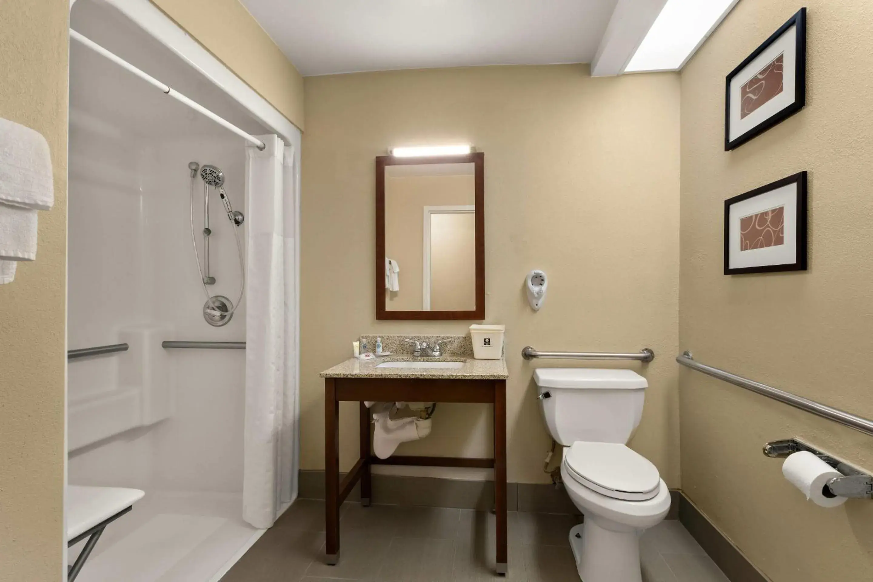 Bedroom in Comfort Inn Bordentown near NJ Turnpike Bedroom in Comfort Inn Bordentown near NJ Turnpike