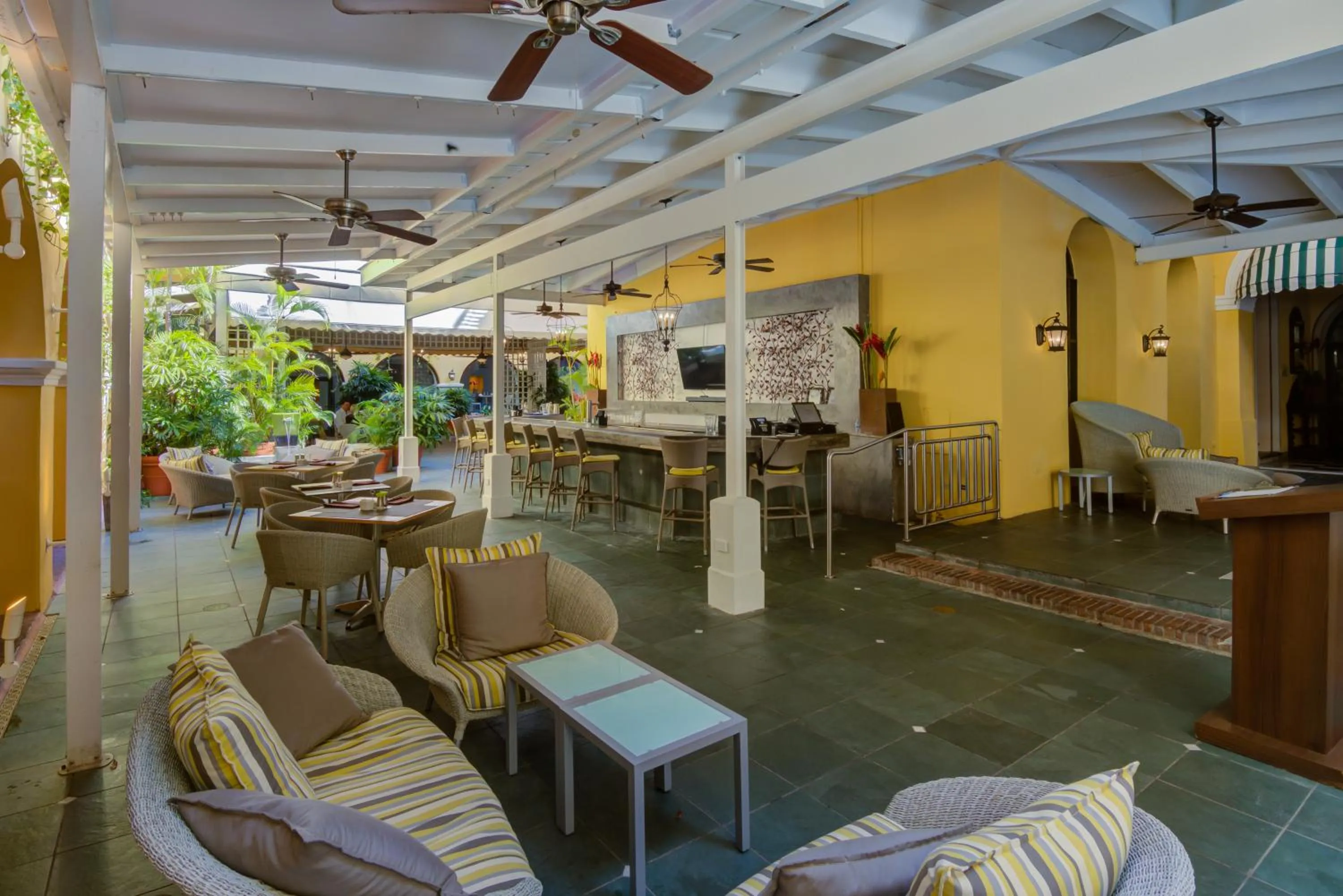 Restaurant/places to eat in Hotel El Convento