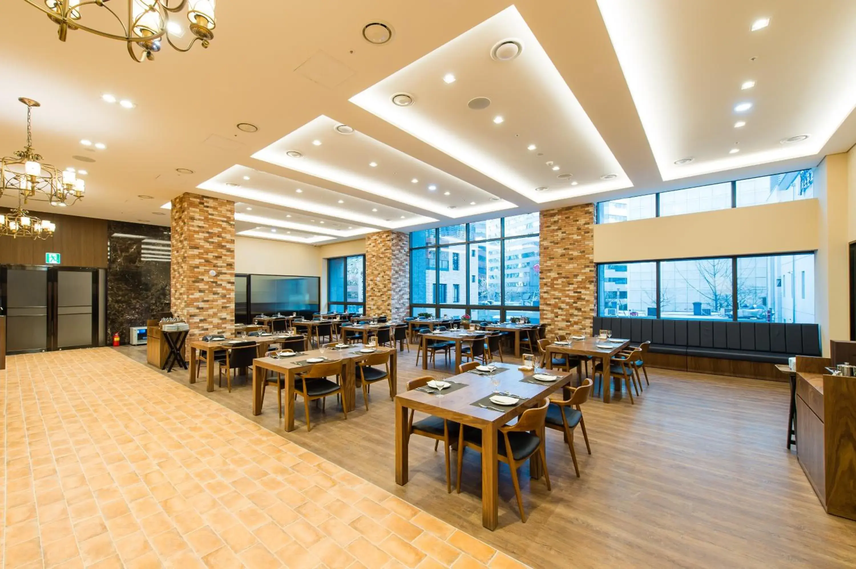 Restaurant/places to eat in ENA Suite Hotel Namdaemun Restaurant/places to eat in ENA Suite Hotel Namdaemun