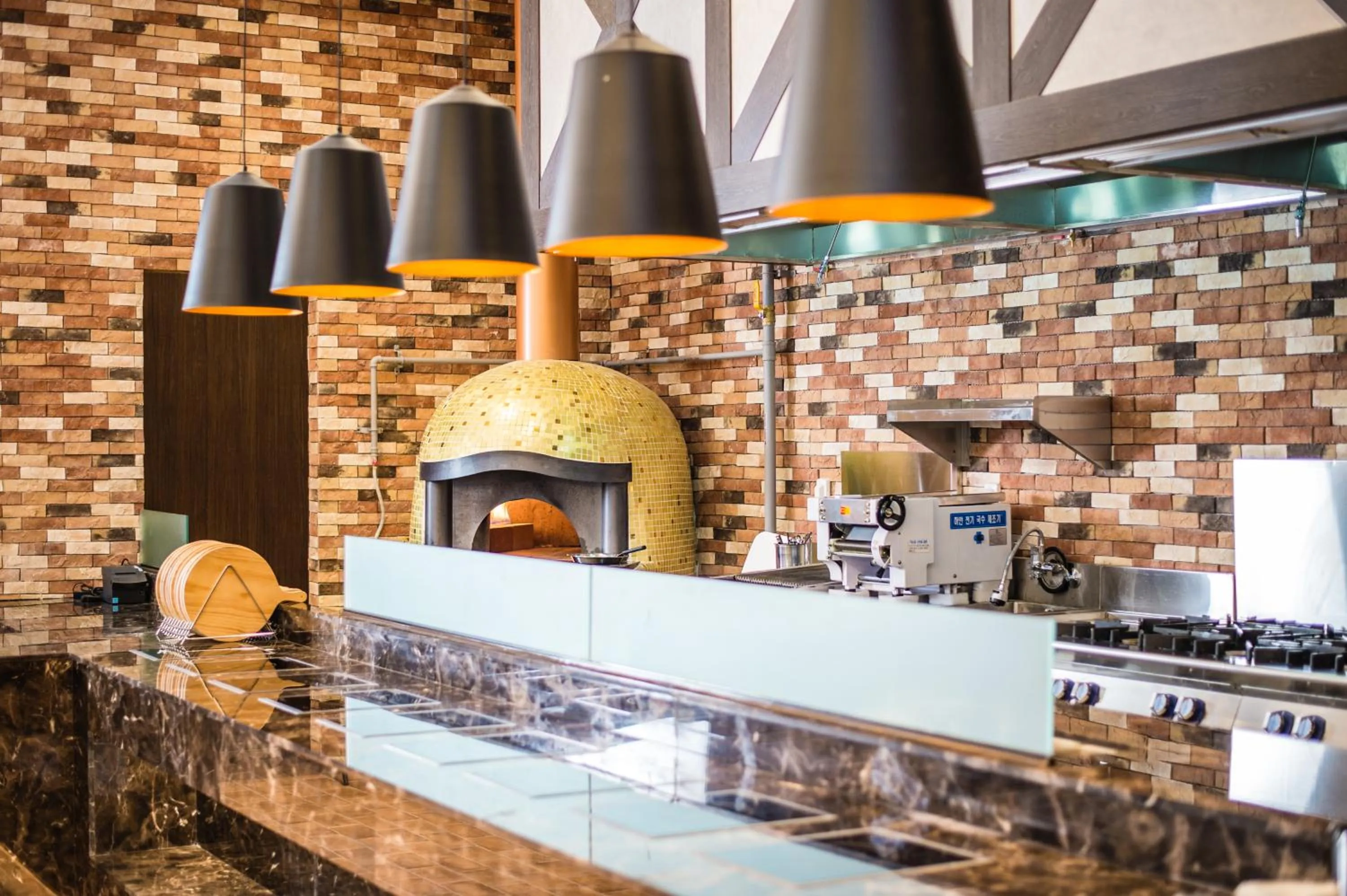 Restaurant/places to eat in ENA Suite Hotel Namdaemun