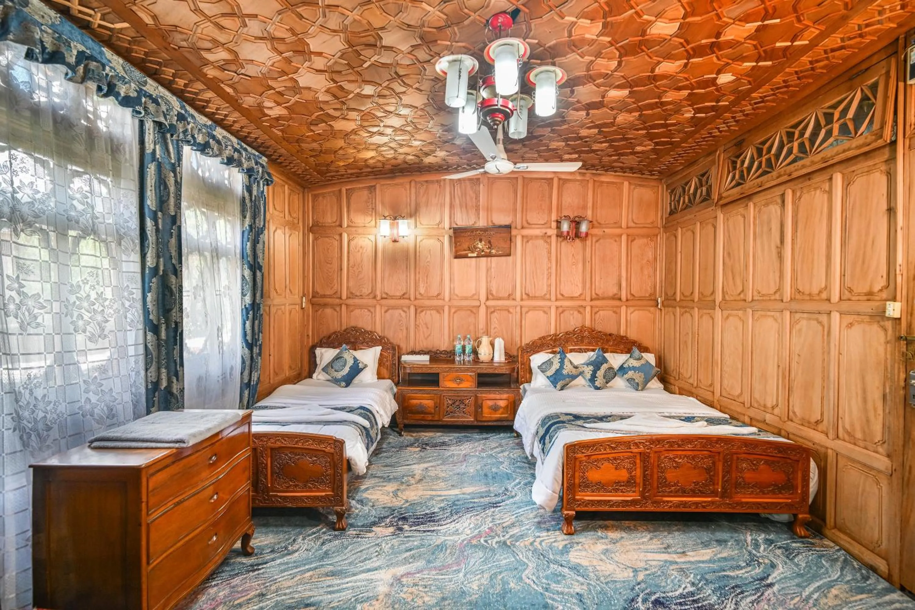 Bedroom, Bed in Firdous Houseboats
