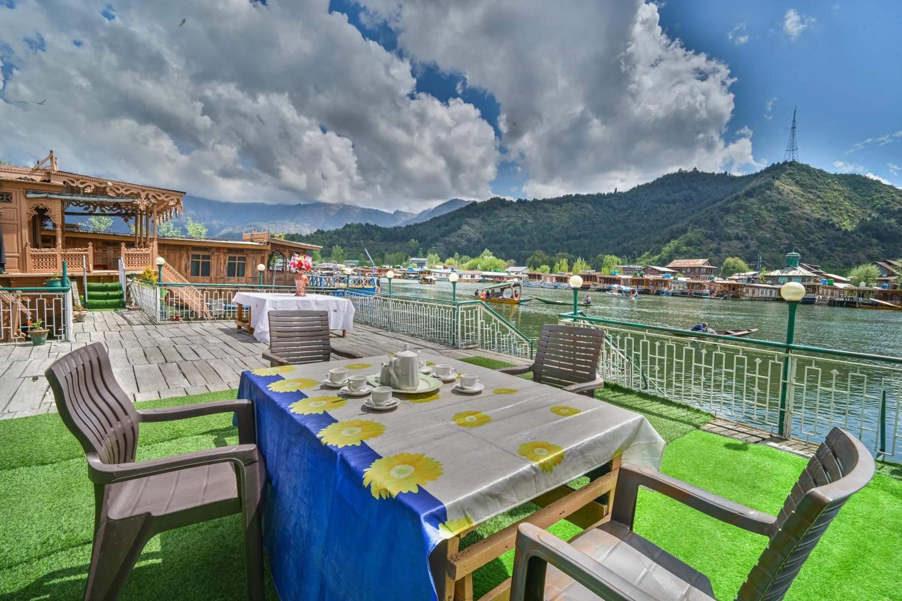 Breakfast in Firdous Houseboats