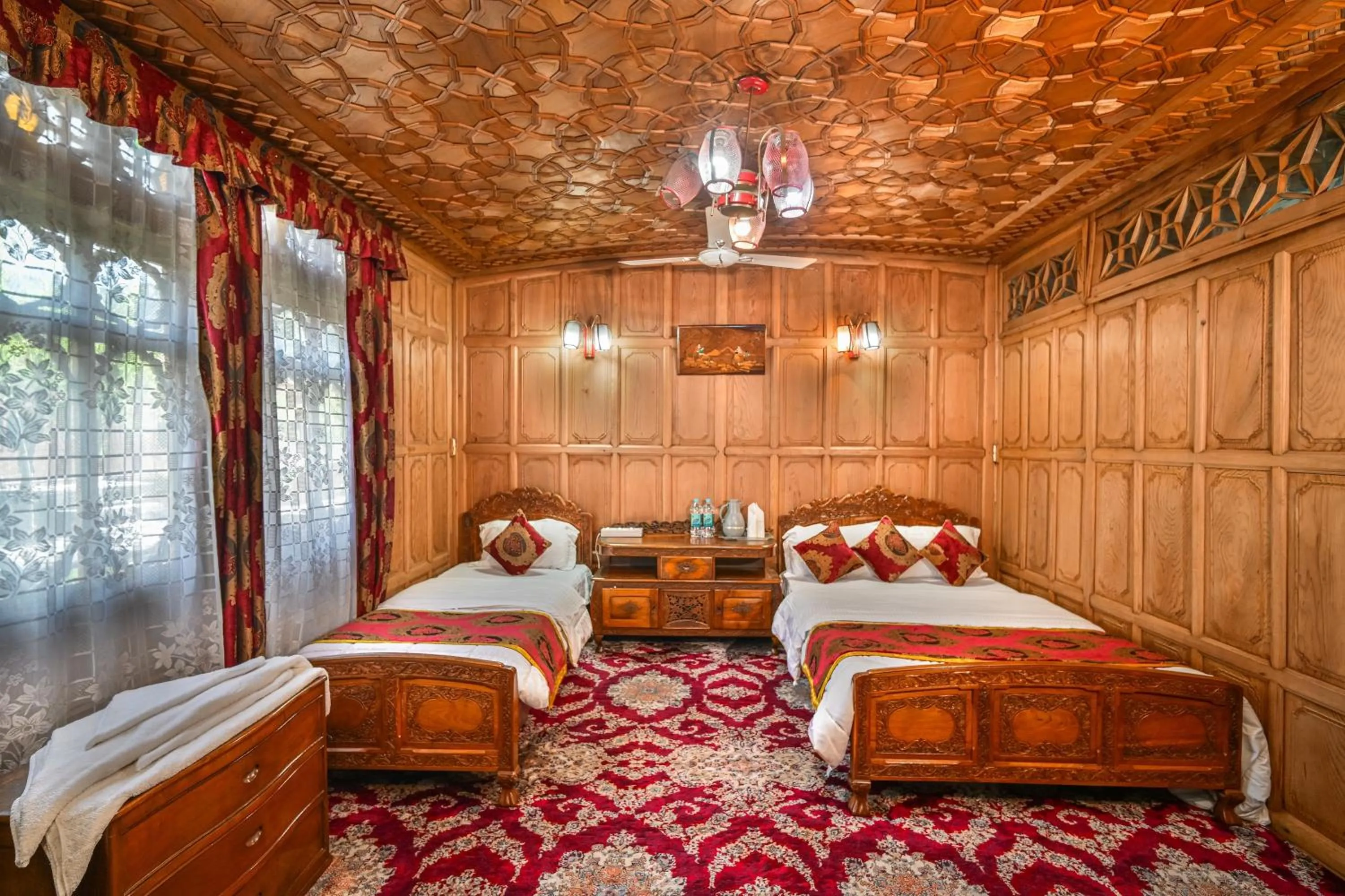 Bedroom, Bed in Firdous Houseboats