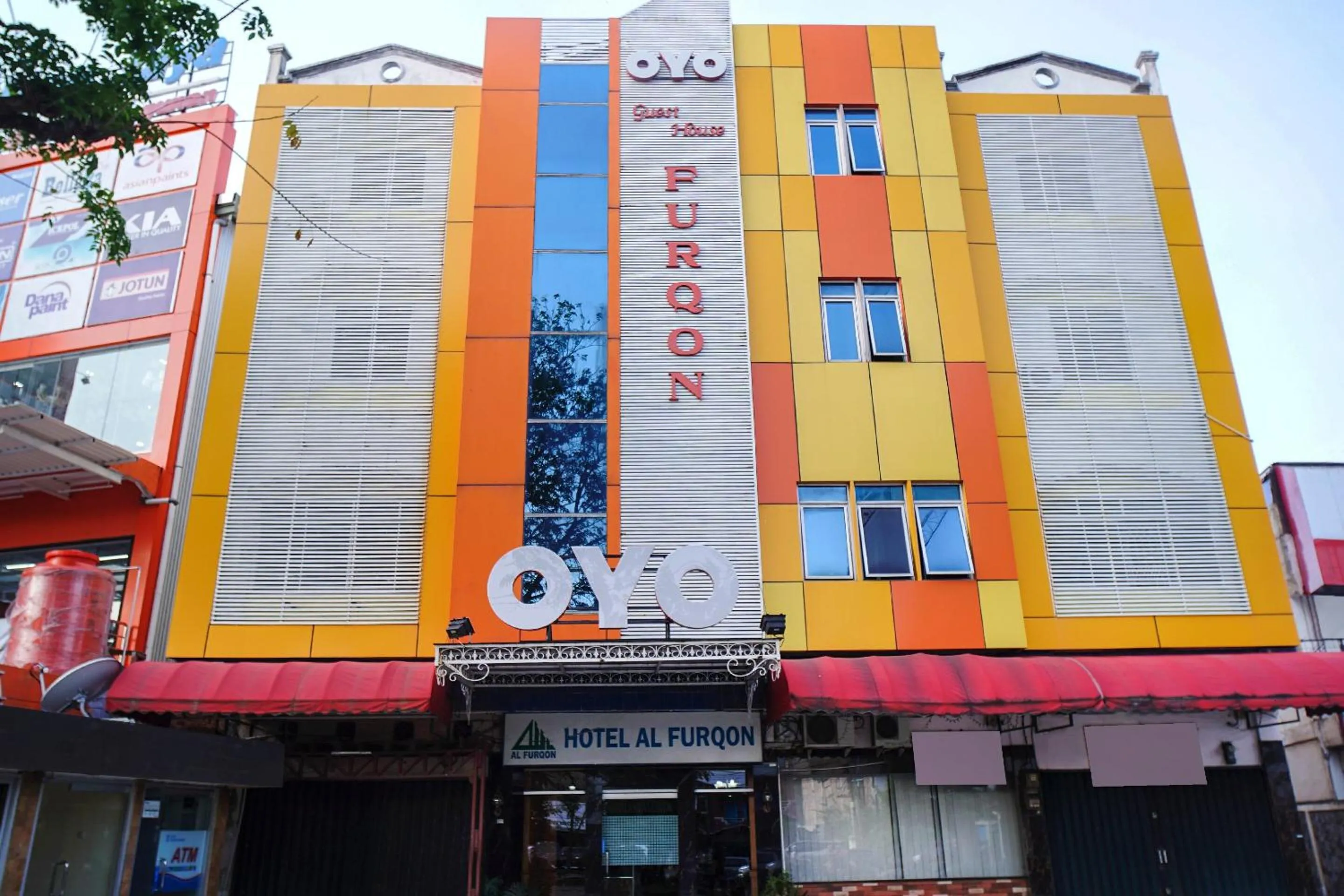 Facade/entrance in Capital O 142 Hotel Al Furqon Syariah