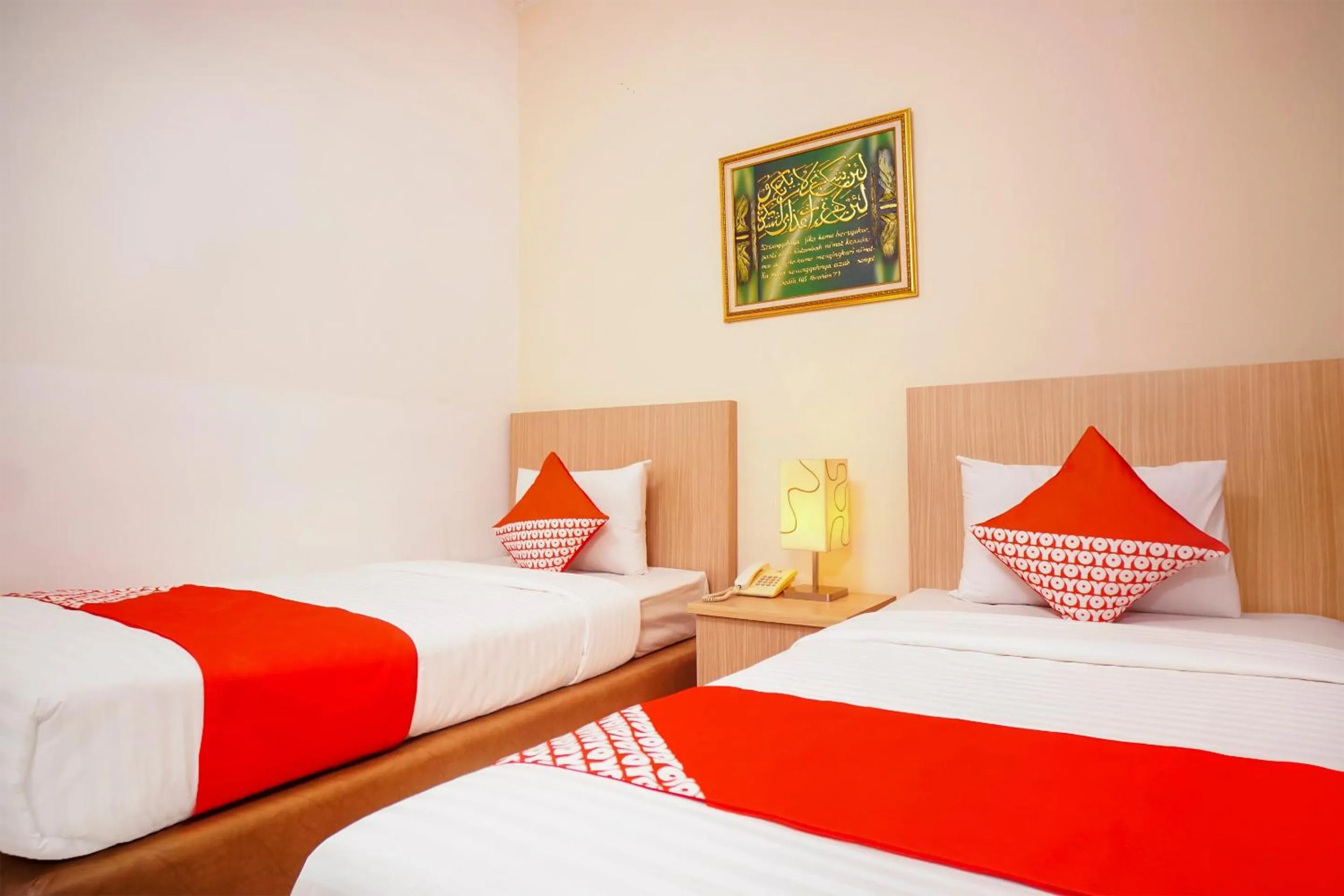 Bedroom in Capital O 142 Hotel Al Furqon Syariah