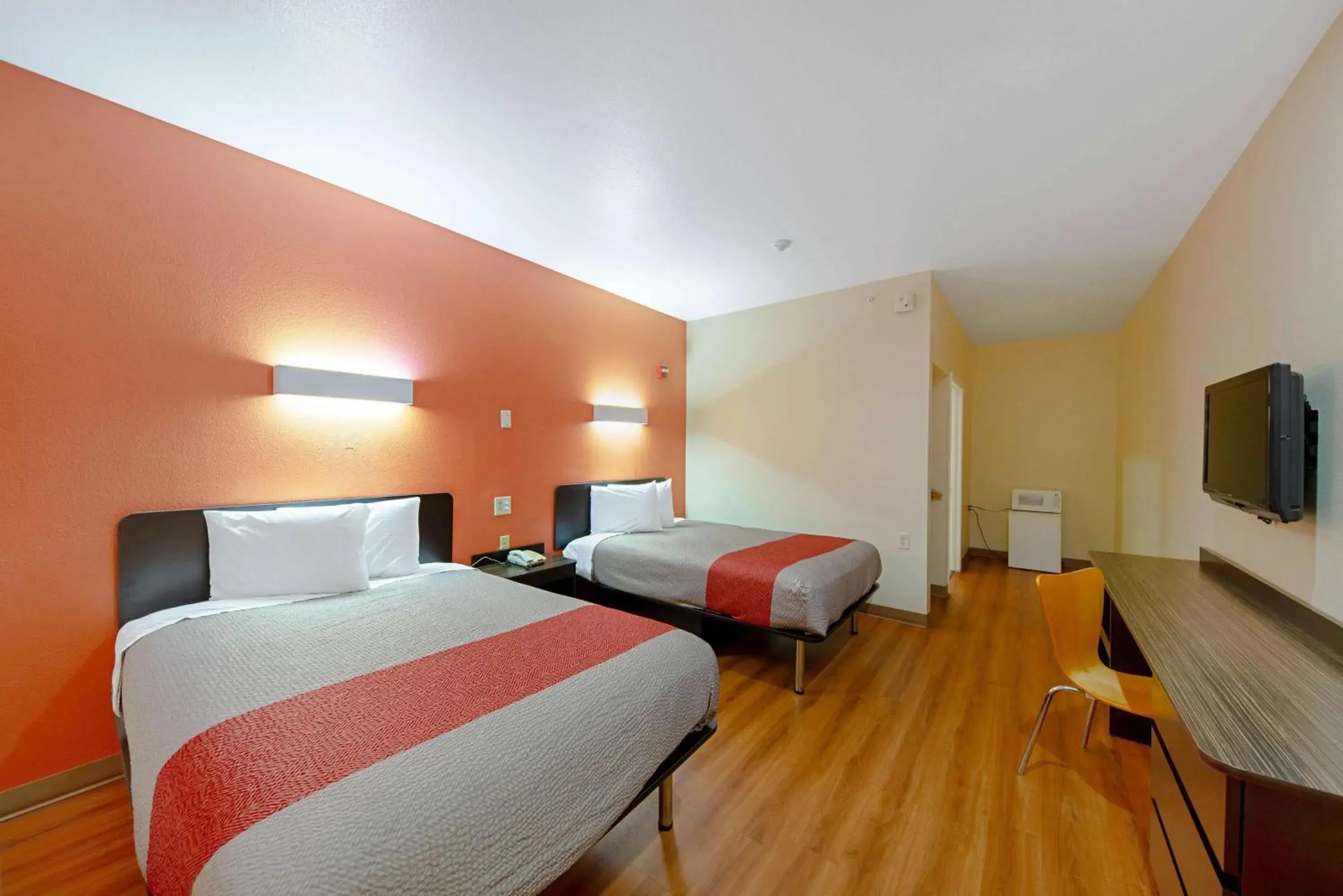 TV and multimedia, Bed in Motel 6-Rhome, TX TV and multimedia, Bed in Motel 6-Rhome, TX