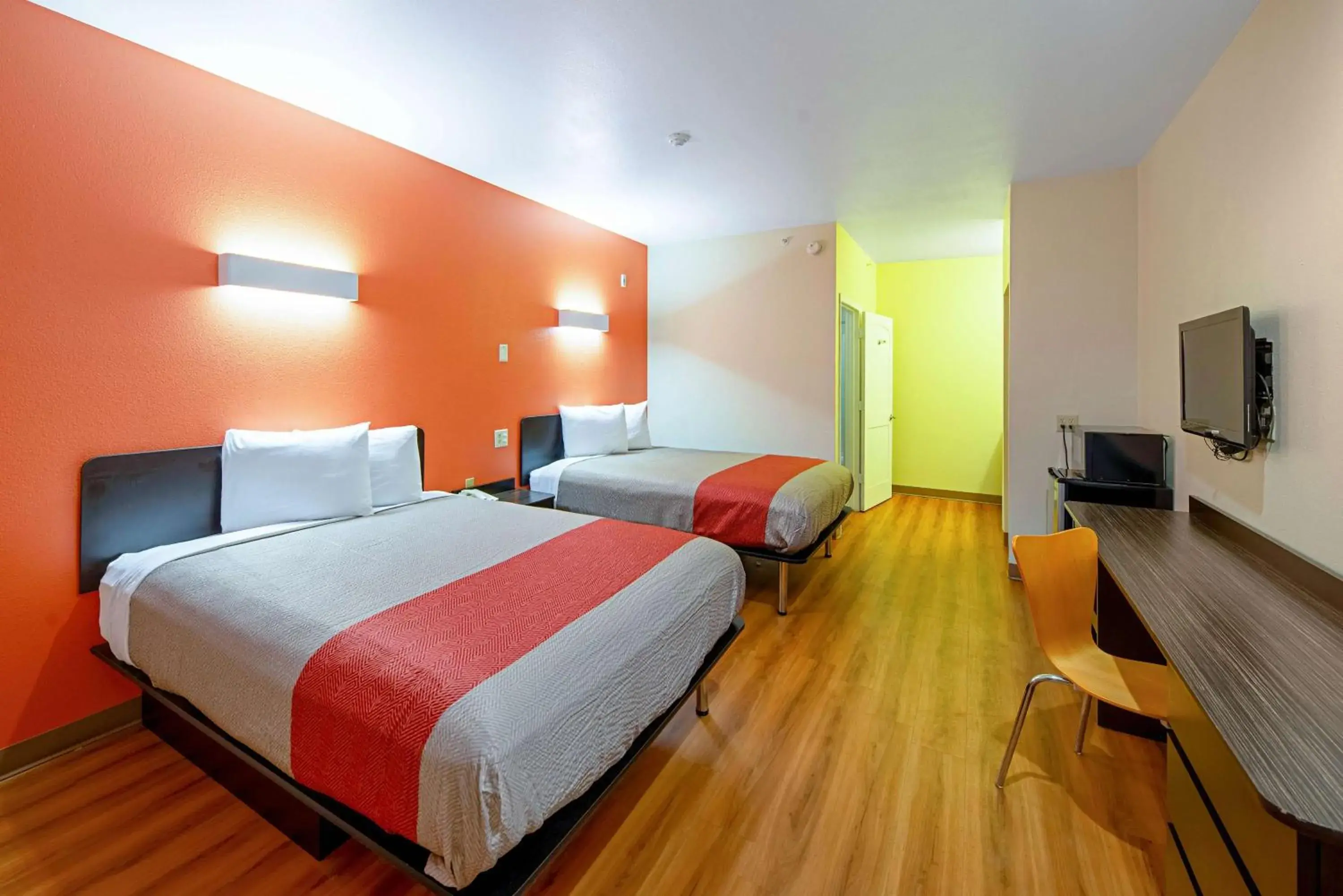 Quadruple Room - single occupancy - Disability Access - Non-Smoking in Motel 6-Rhome, TX Quadruple Room - single occupancy - Disability Access - Non-Smoking in Motel 6-Rhome, TX