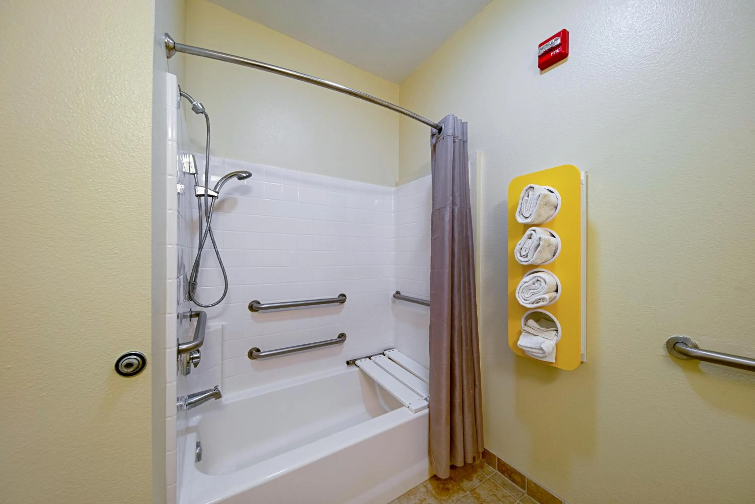 Bathroom in Motel 6-Rhome, TX