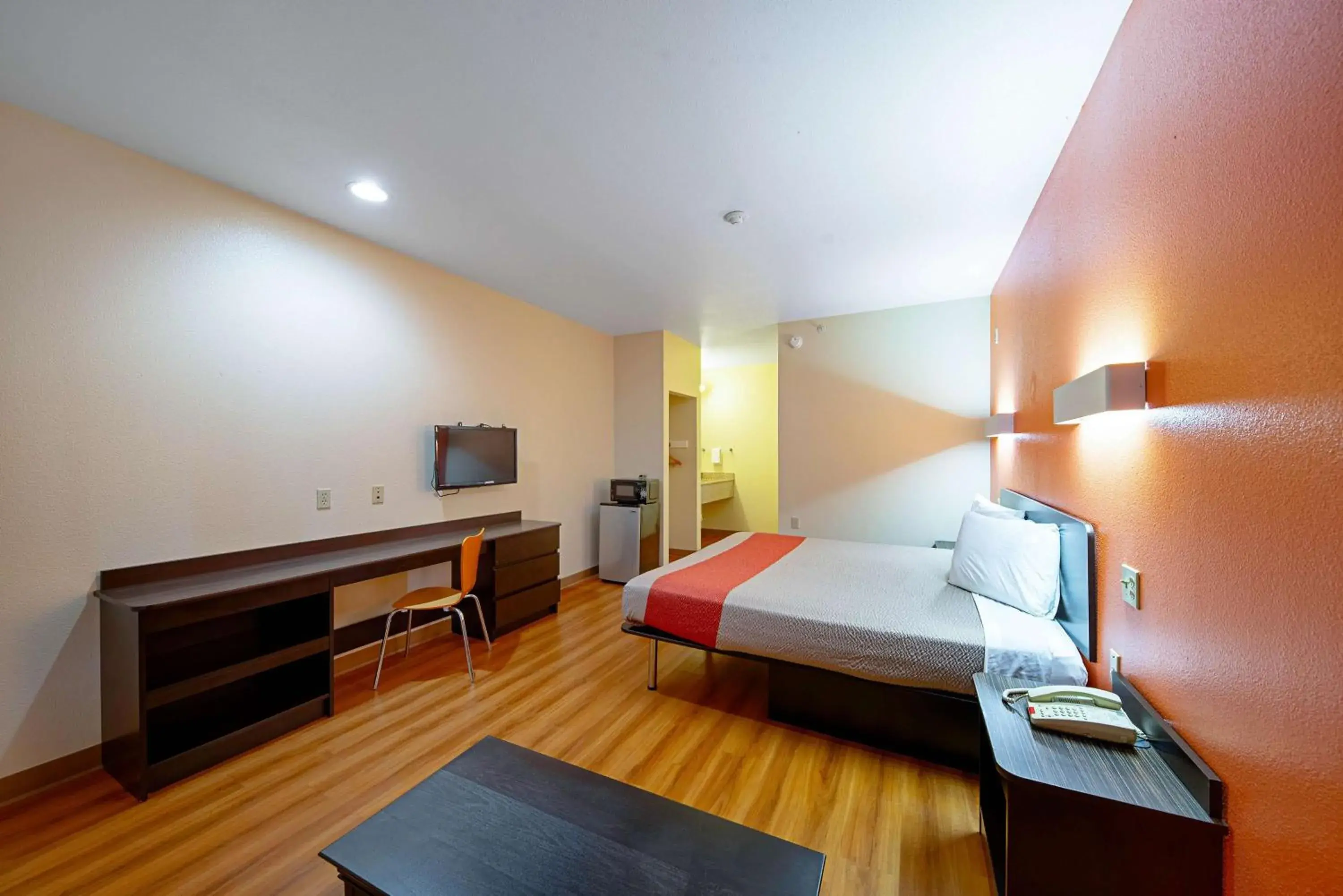 King Room - single occupancy - Smoking in Motel 6-Rhome, TX King Room - single occupancy - Smoking in Motel 6-Rhome, TX