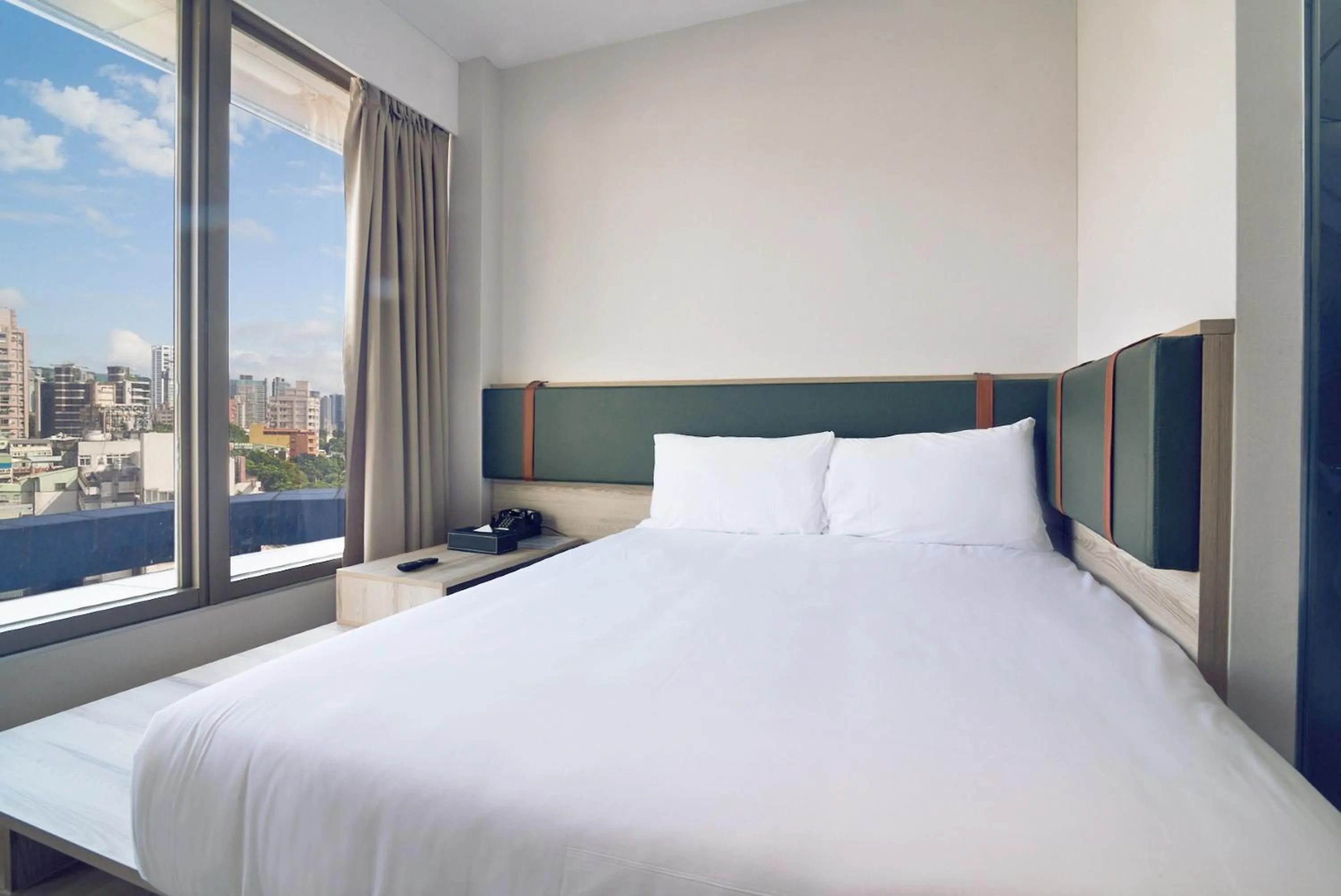City view, Bed in CHECK Inn Express New Taipei Tamsui