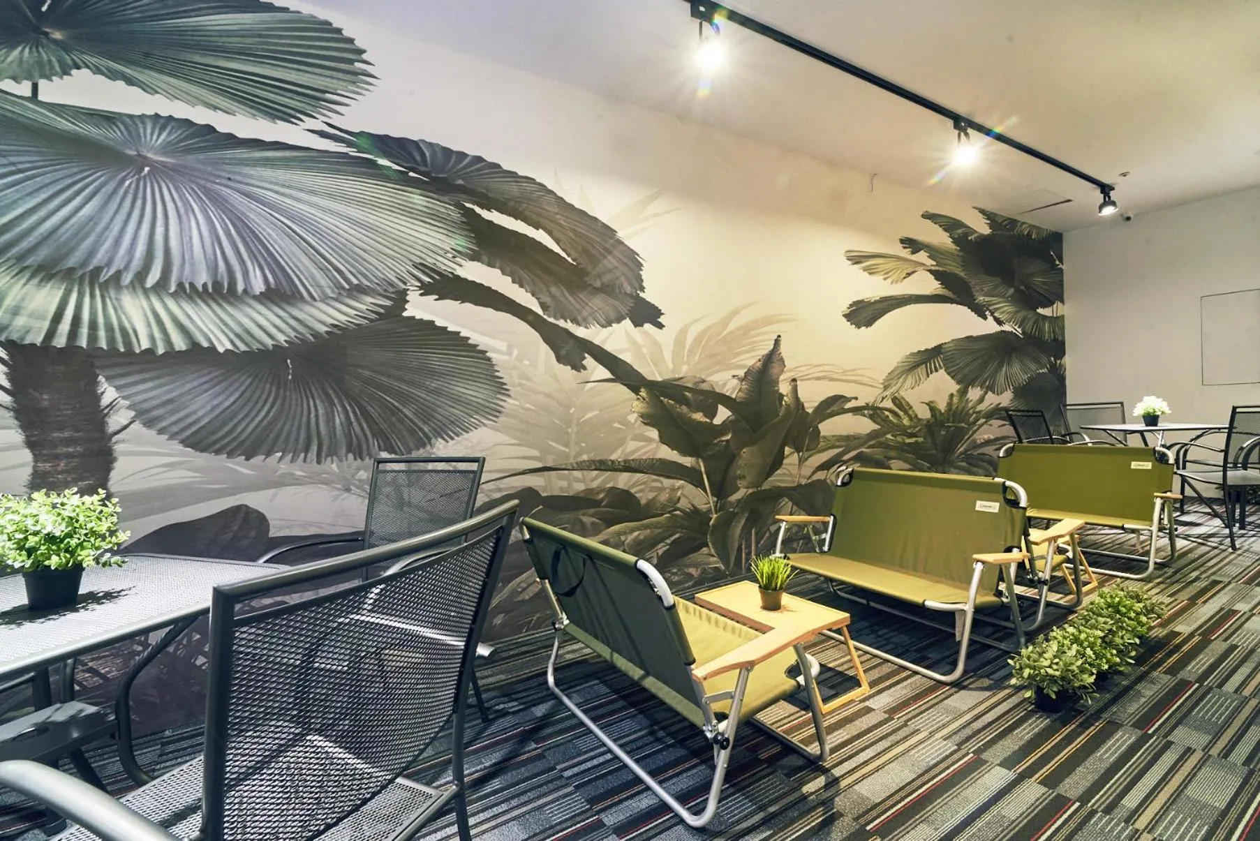 Communal lounge/ TV room in CHECK Inn Express New Taipei Tamsui