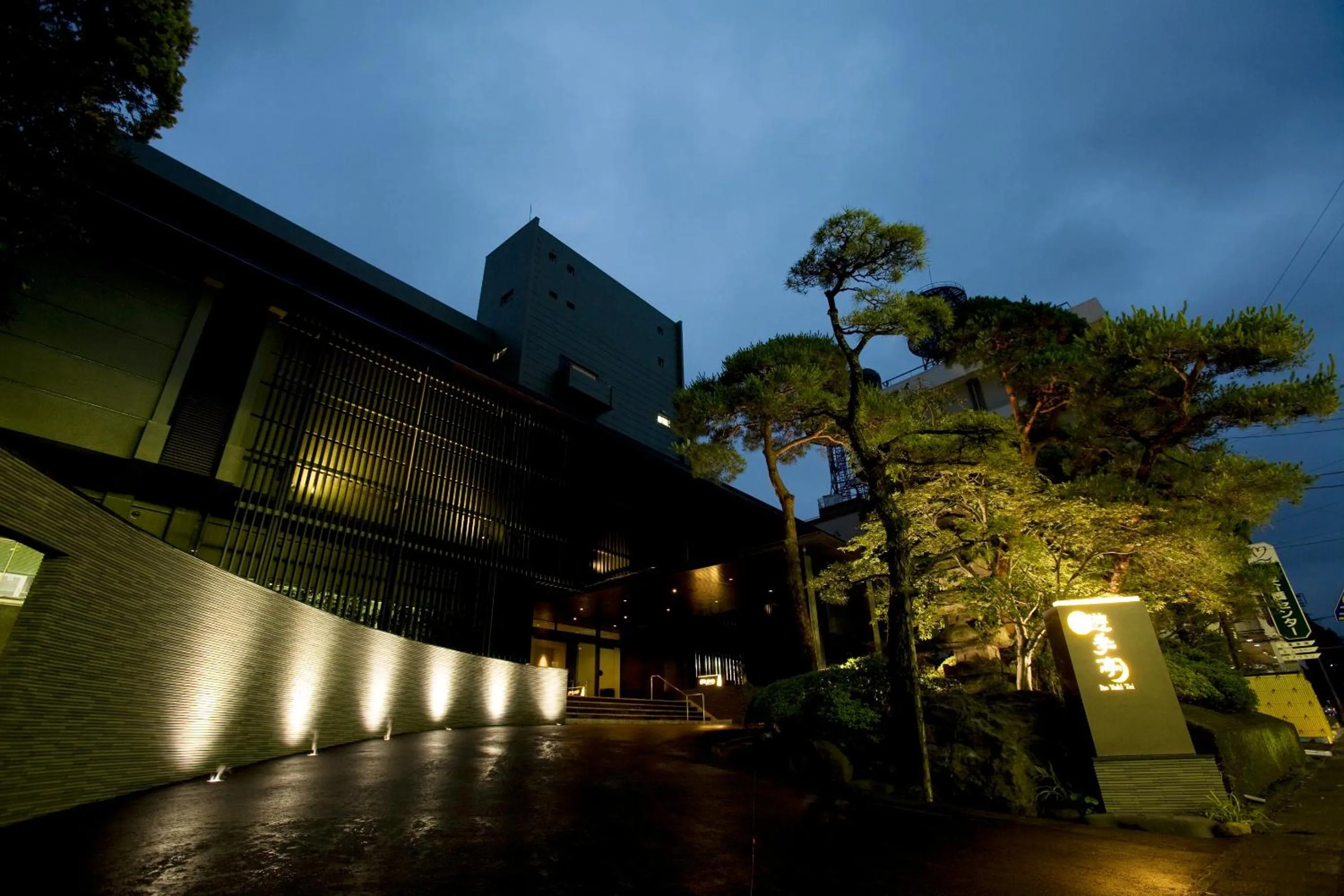 Facade/entrance in Ito Yukitei