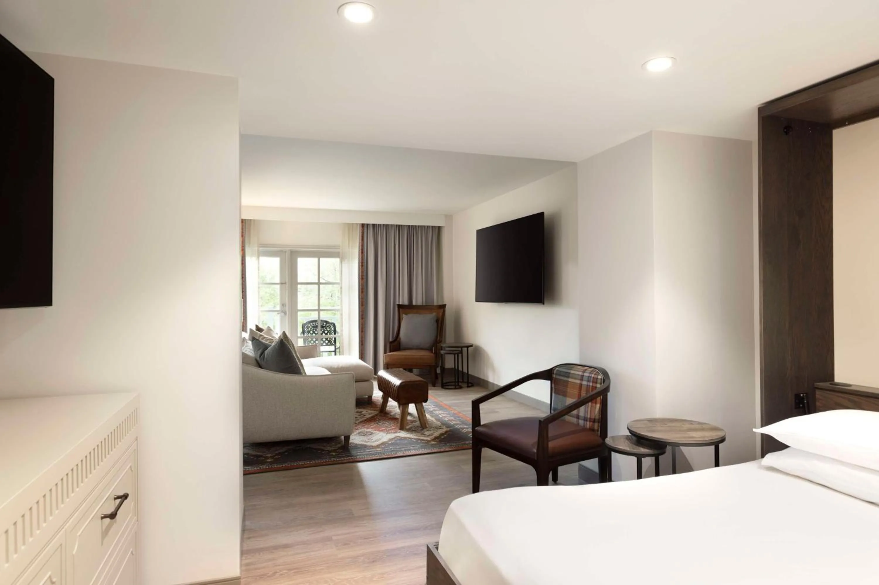 Photo of the whole room, Bed in Hyatt Regency Hill Country Resort and Villas