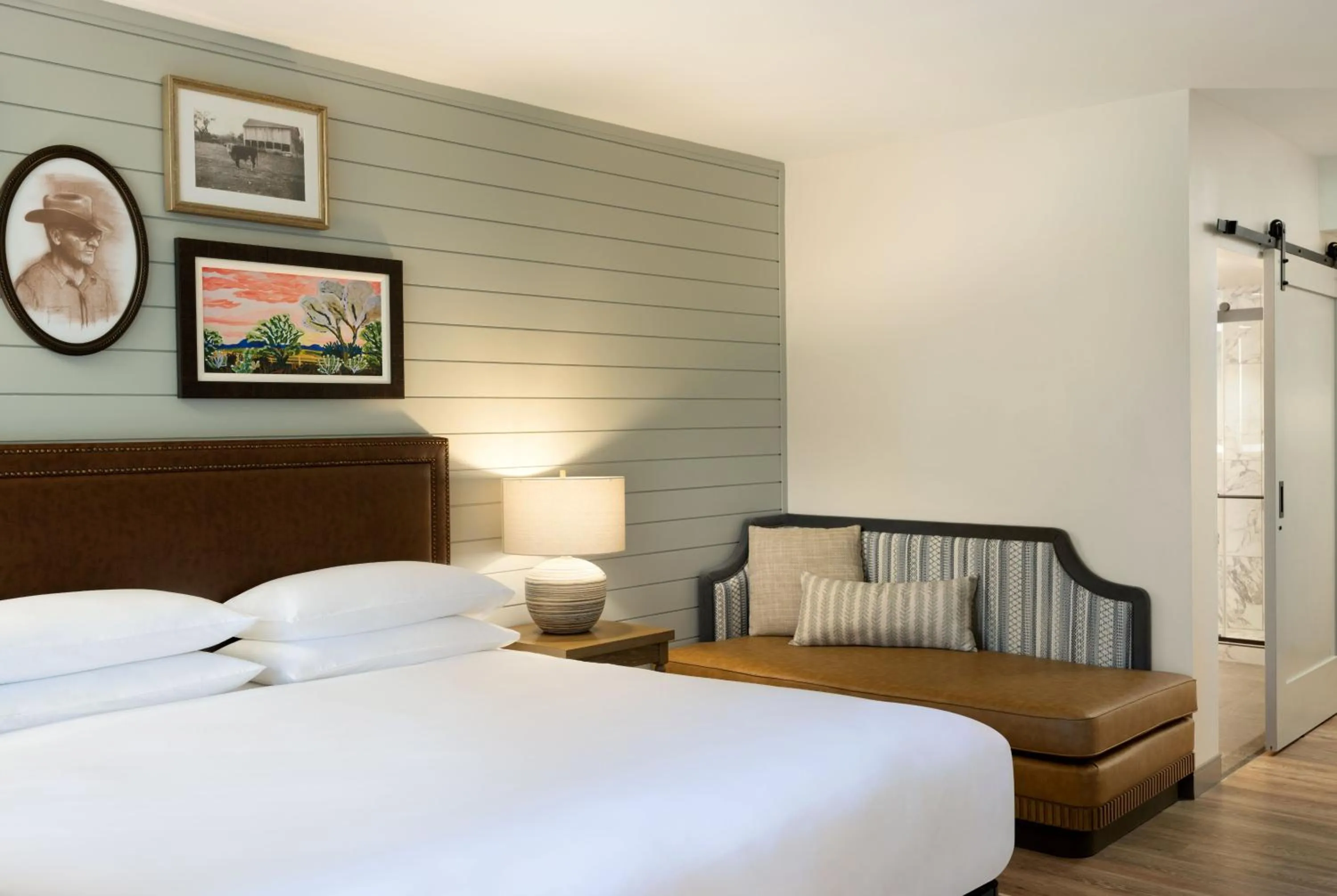 Bedroom, Bed in Hyatt Regency Hill Country Resort and Villas