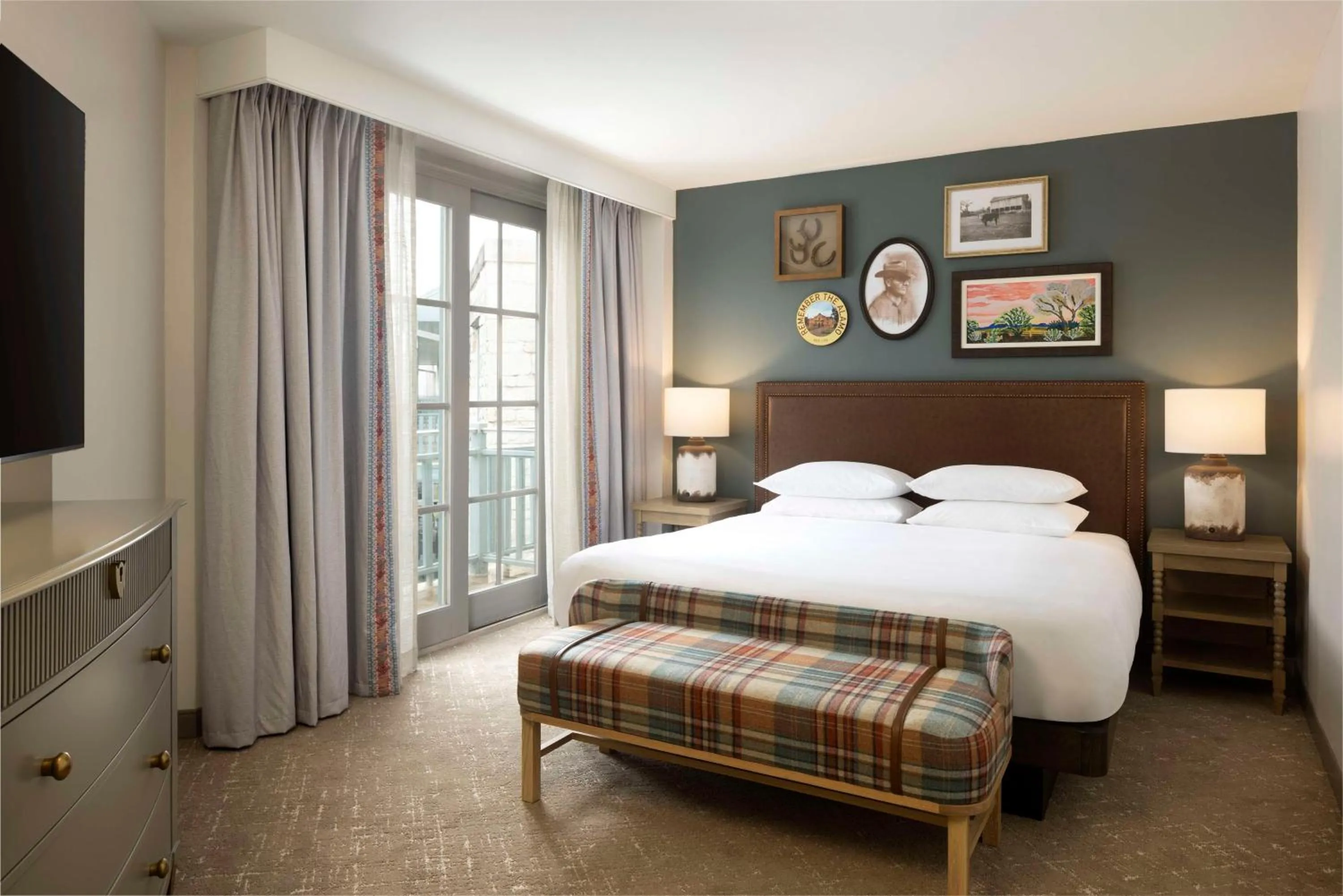 Photo of the whole room, Bed in Hyatt Regency Hill Country Resort and Villas