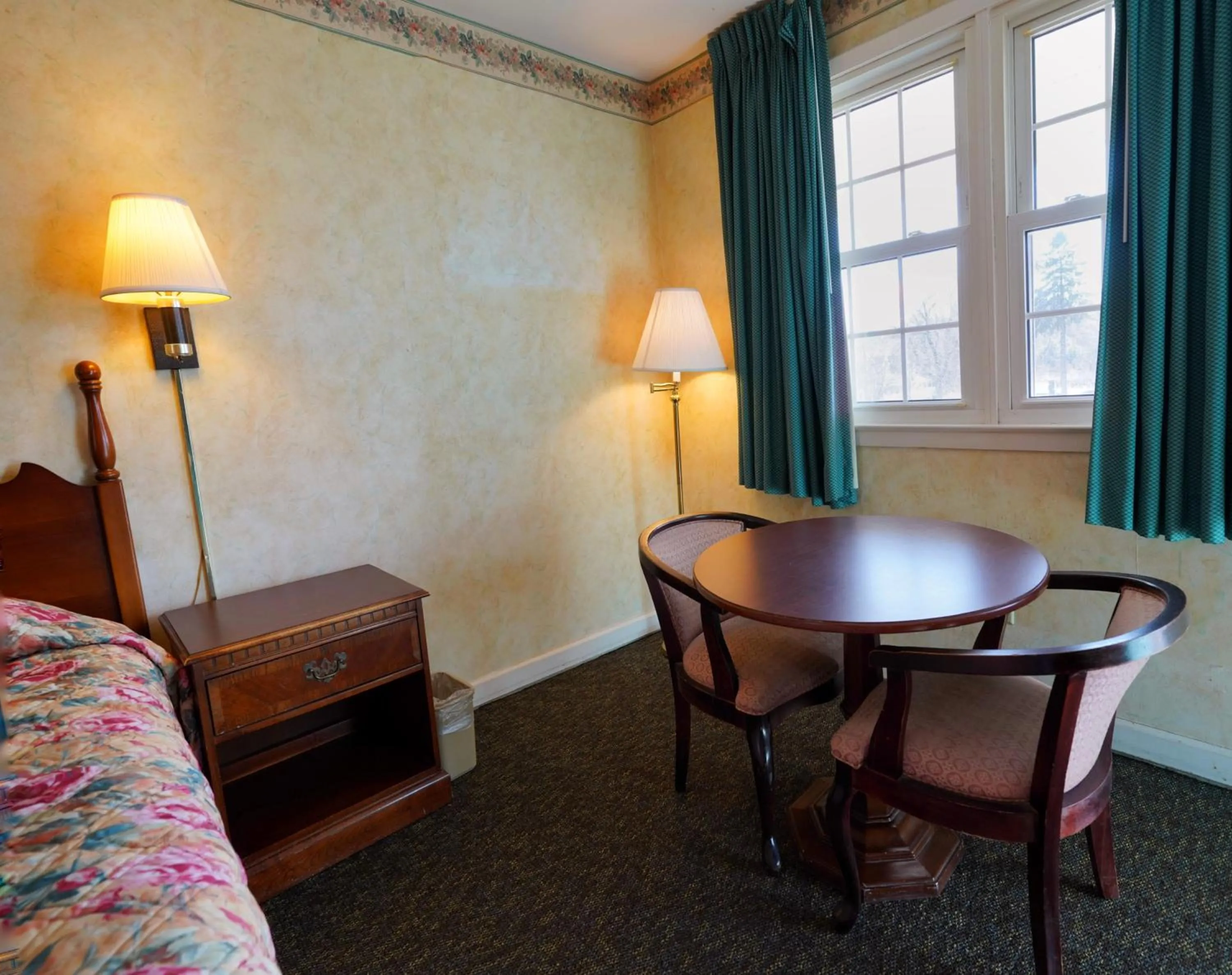 Seating area, Bed in Pilgrim Inn