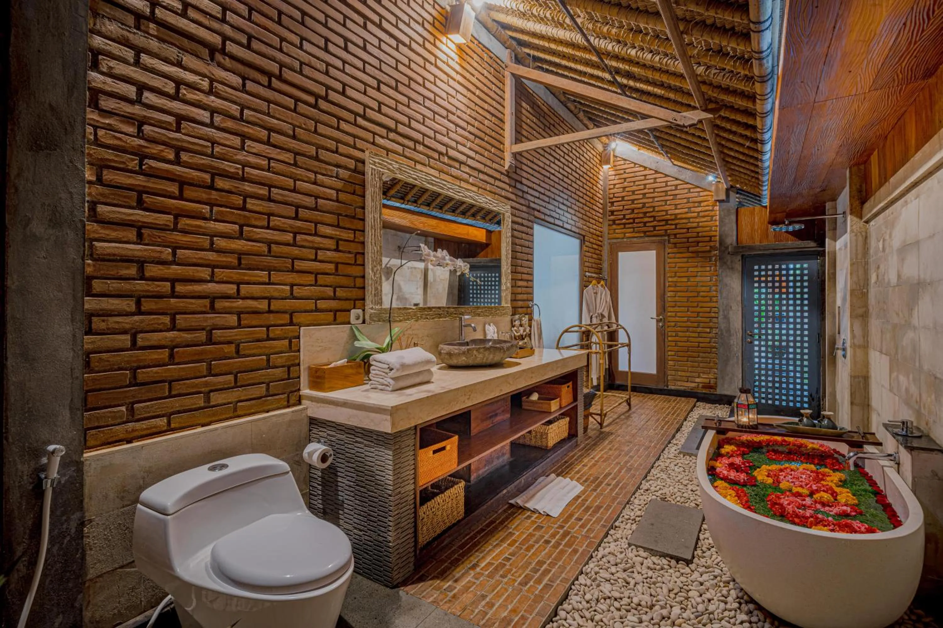 Toilet in Villa Bedauh Ubud Managed by Manara