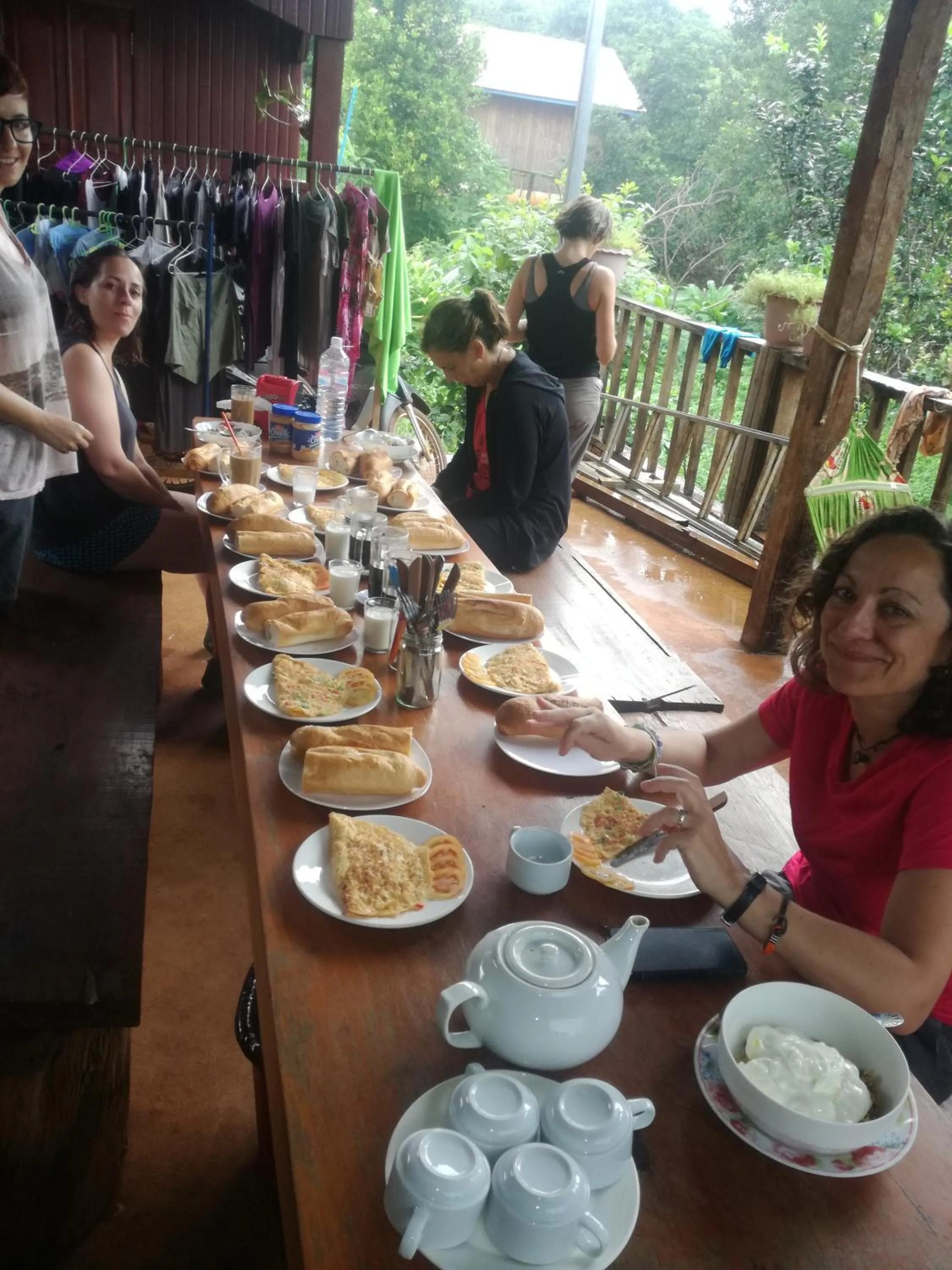 Restaurant/places to eat in Bee Bee's Chalets home stay and trekking